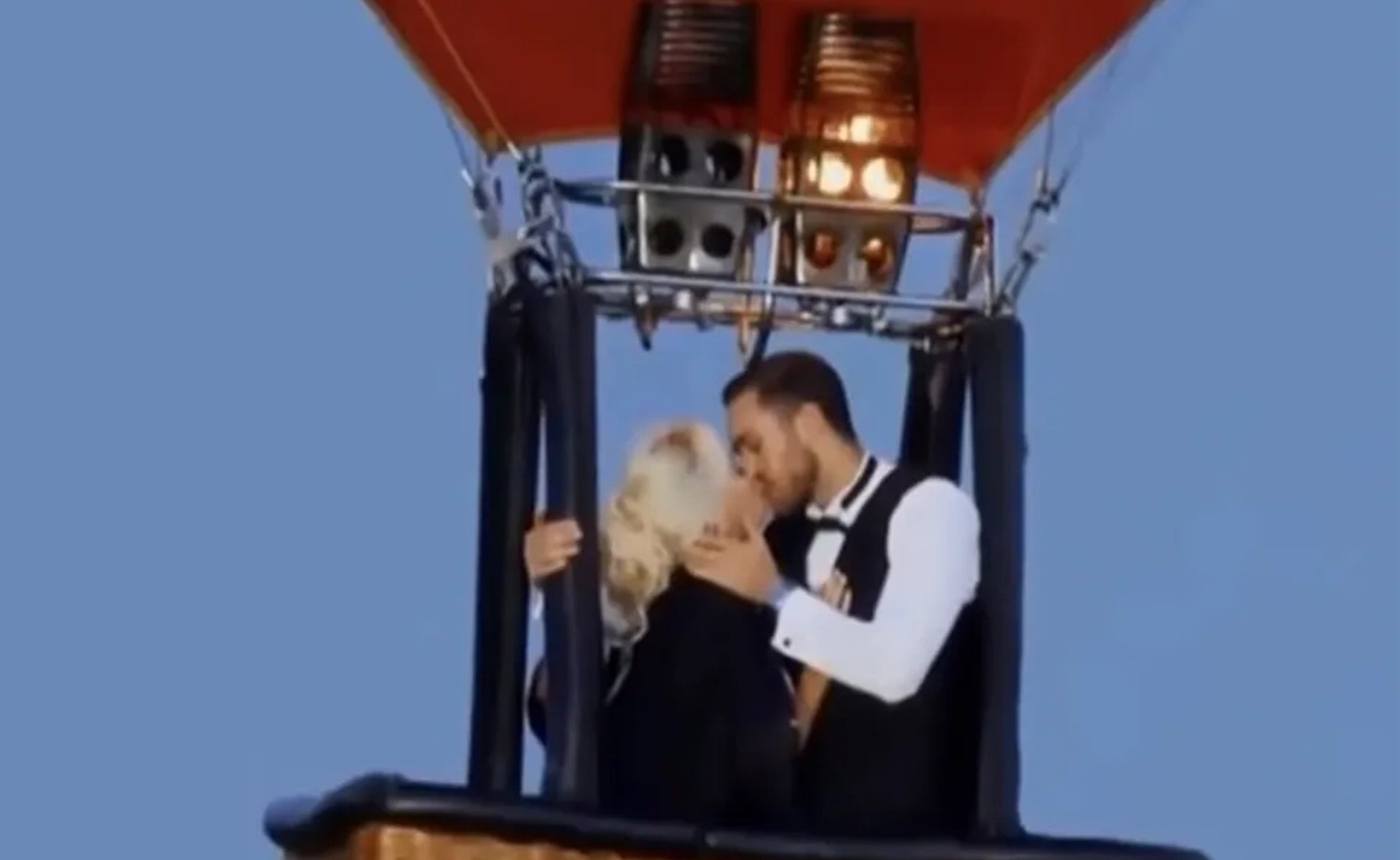 Клава Кока и Александр Поверин. Кадр из шоу «Сердце Клавы» на «Пятнице!»