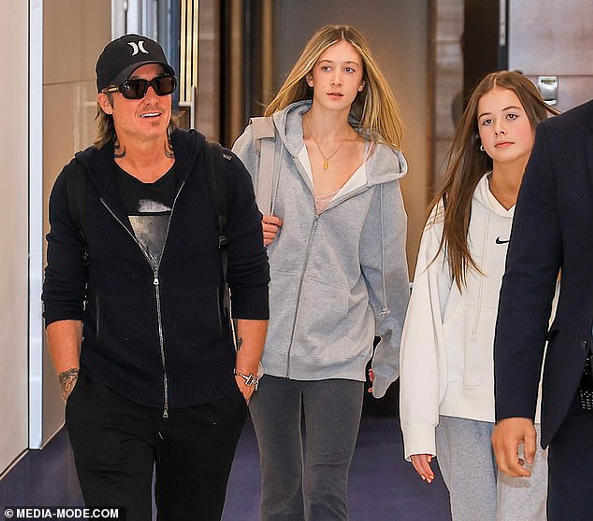 Кит Урбан с дочерьми. Фото: media-mode.com