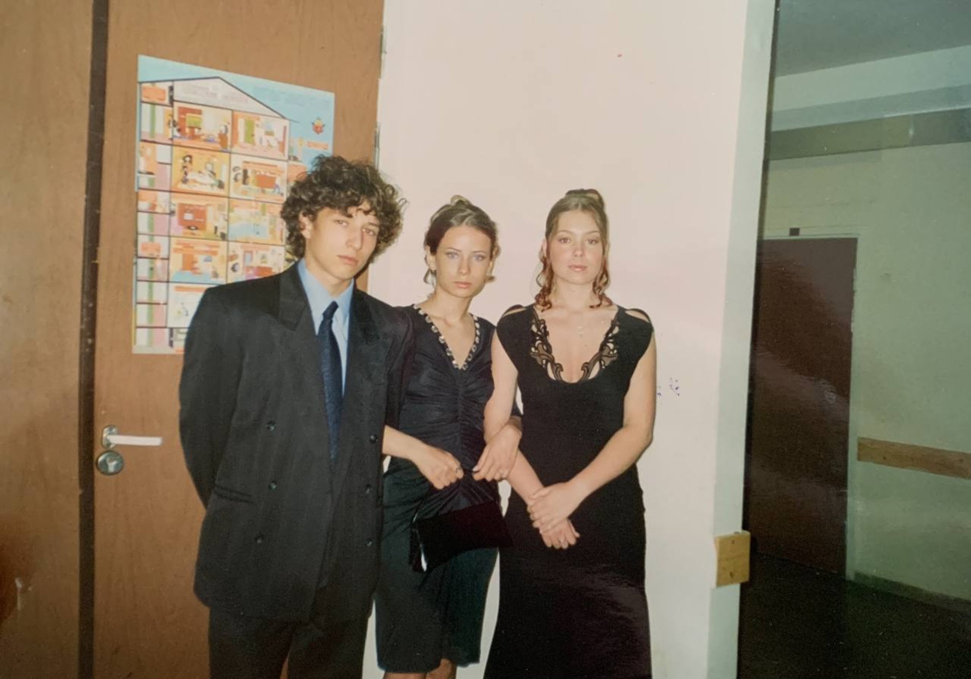 Айза-Лилуна Ай на выпускном. Фото: Telegram @aizalovesyou