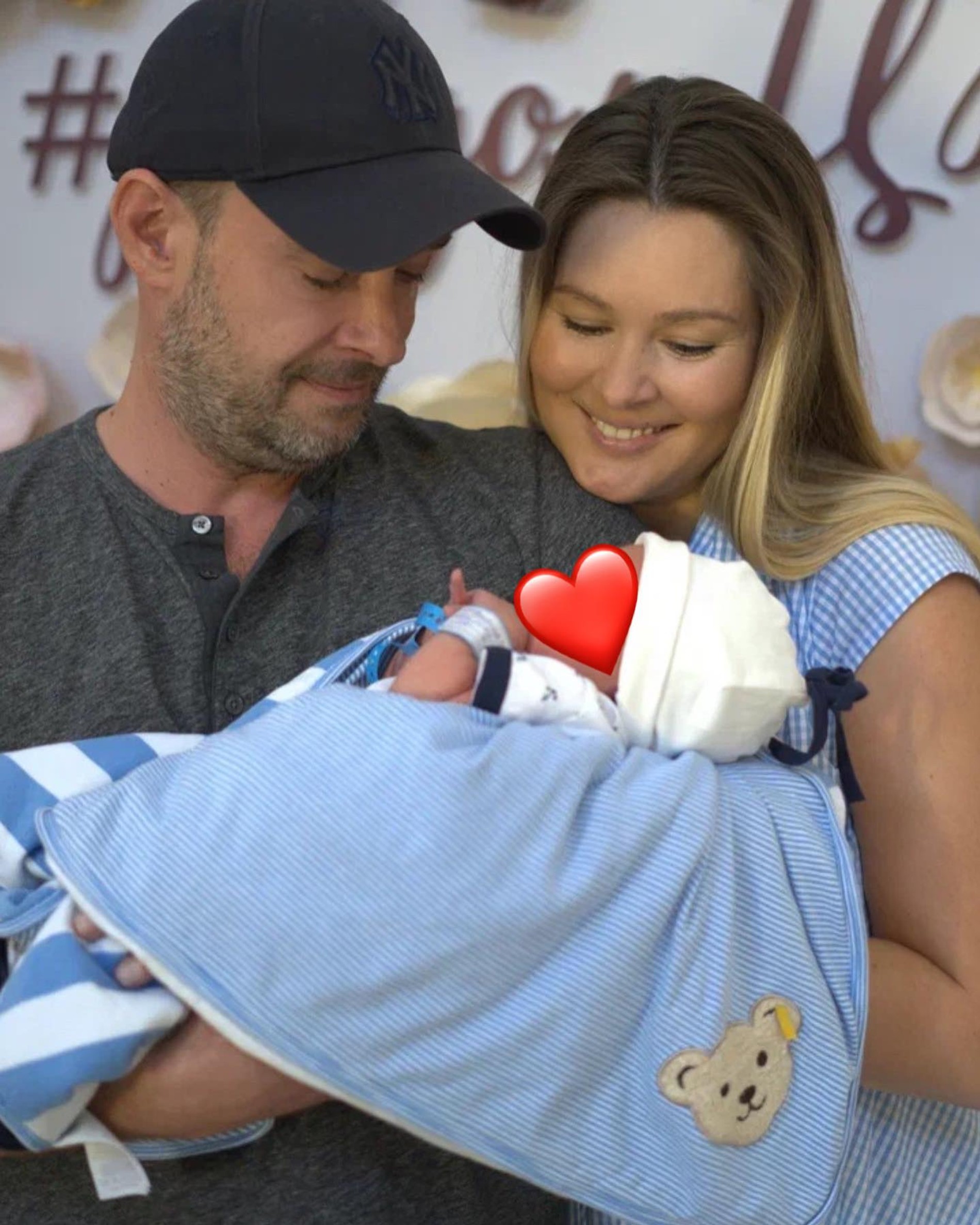 Мария Кожевникова с мужем Евгением Васильевым и новорожденным сыном. Фото: Инстаграм* @mkozhevnikova