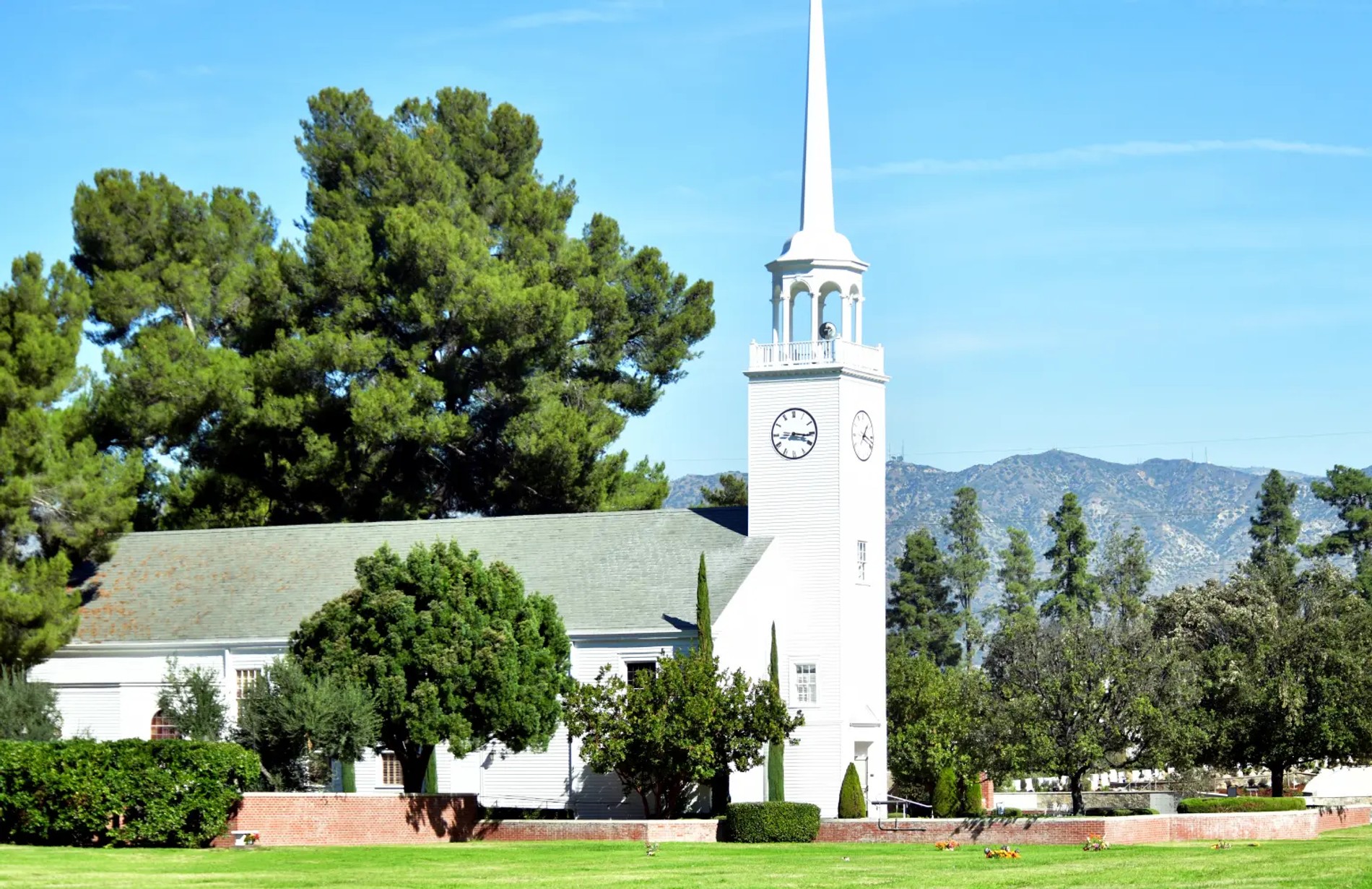 Церковь на кладбище Форест-Лоун в Лос-Анджелесе. Фото: KAOS