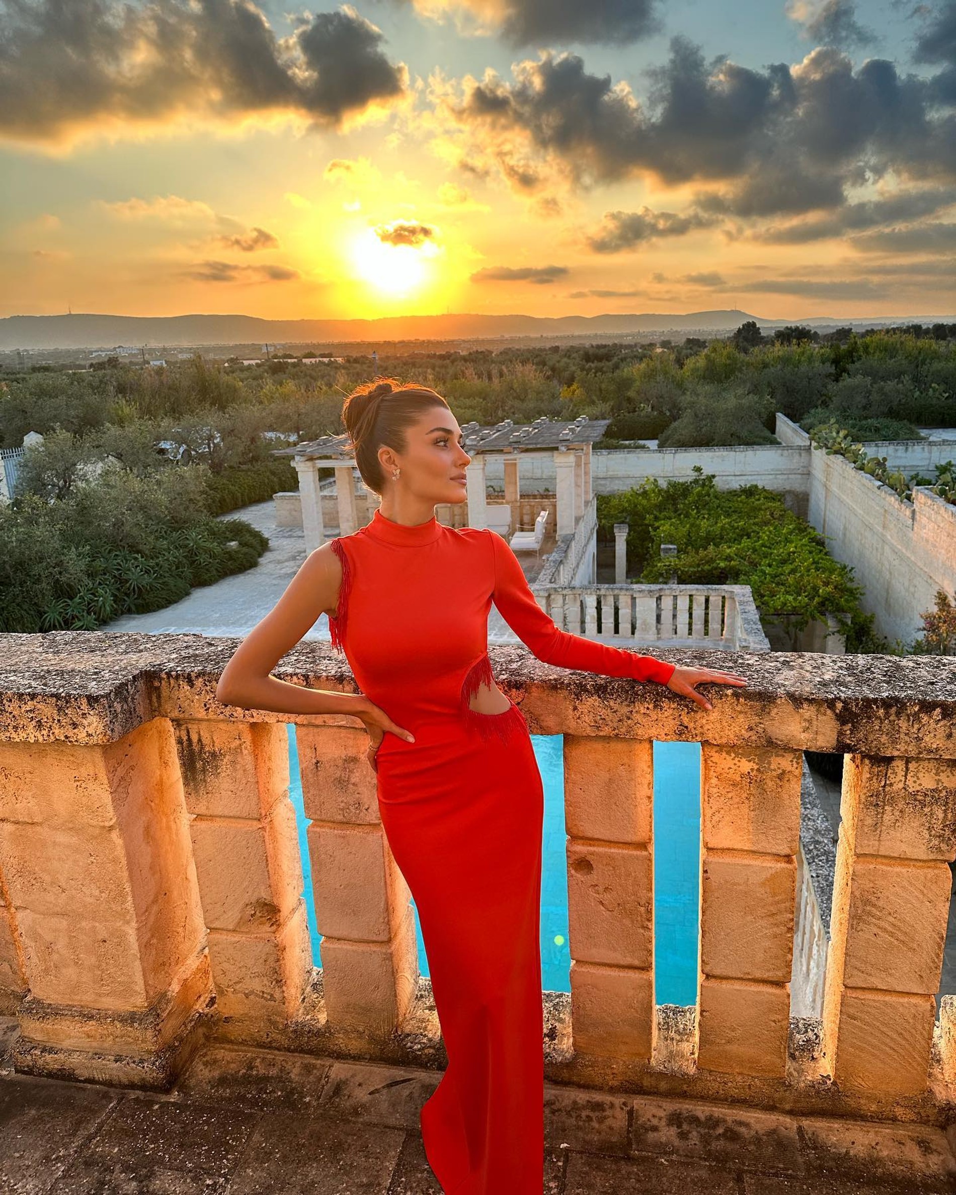 Ханде Эрчел. Фото: Инстаграм (запрещен в РФ) / @handemiyy
