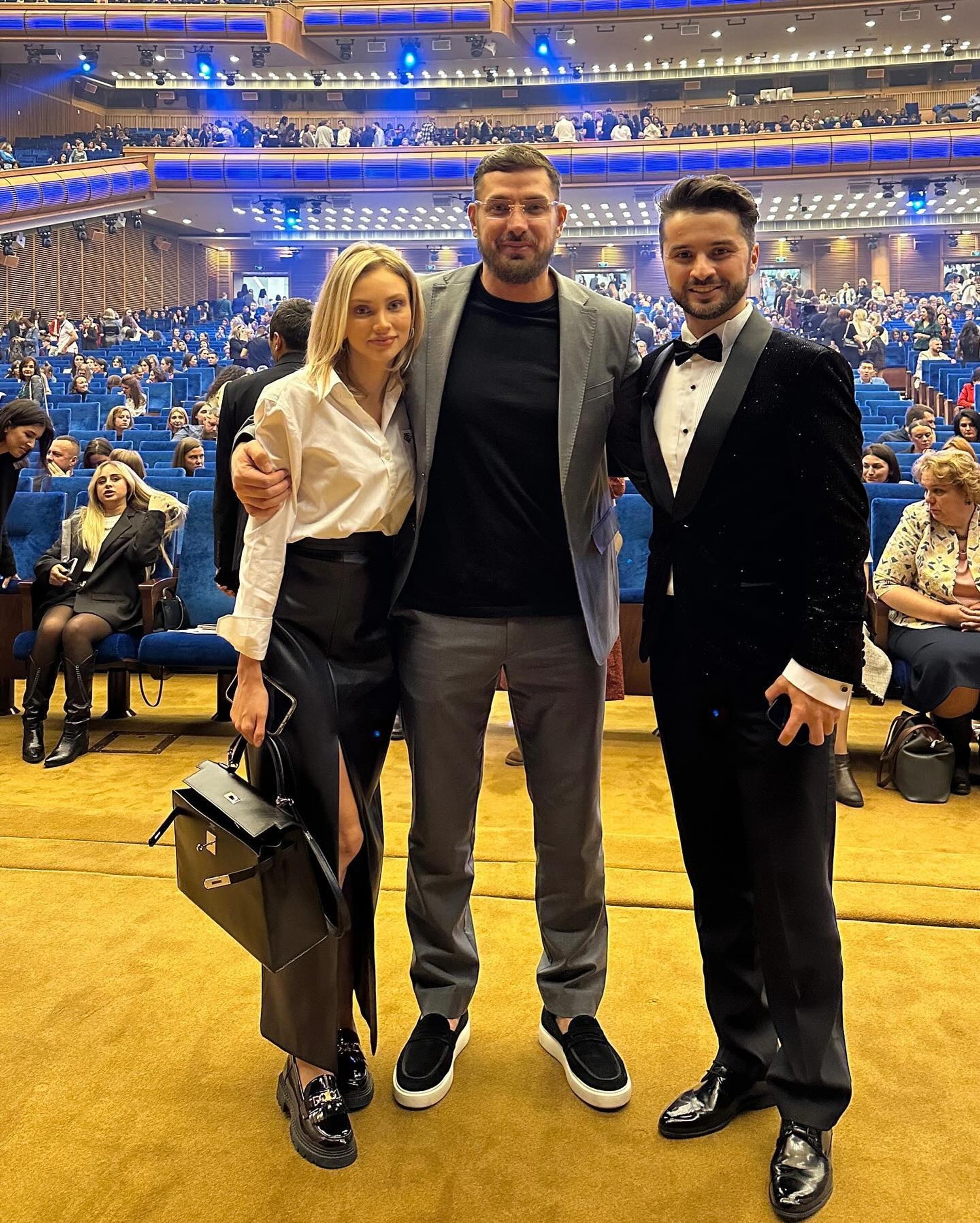 Валерия, Курбан Омаров и один из организаторов вечера Лаша Чургулия в Кремлевском дворце. Фото: Инстаграм (запрещен в РФ) @zima_moscow