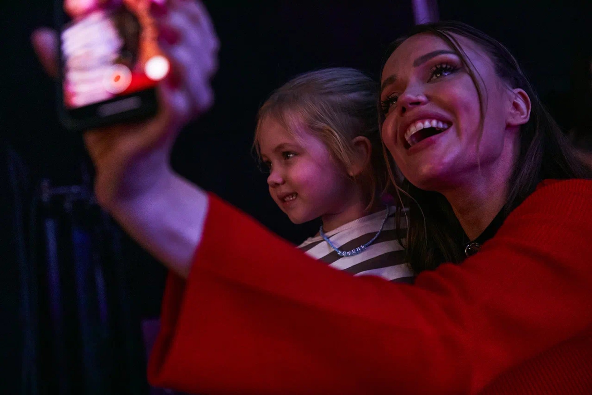 Жена ST Ассоль и их дочь Эстель. Фото: пресс-служба