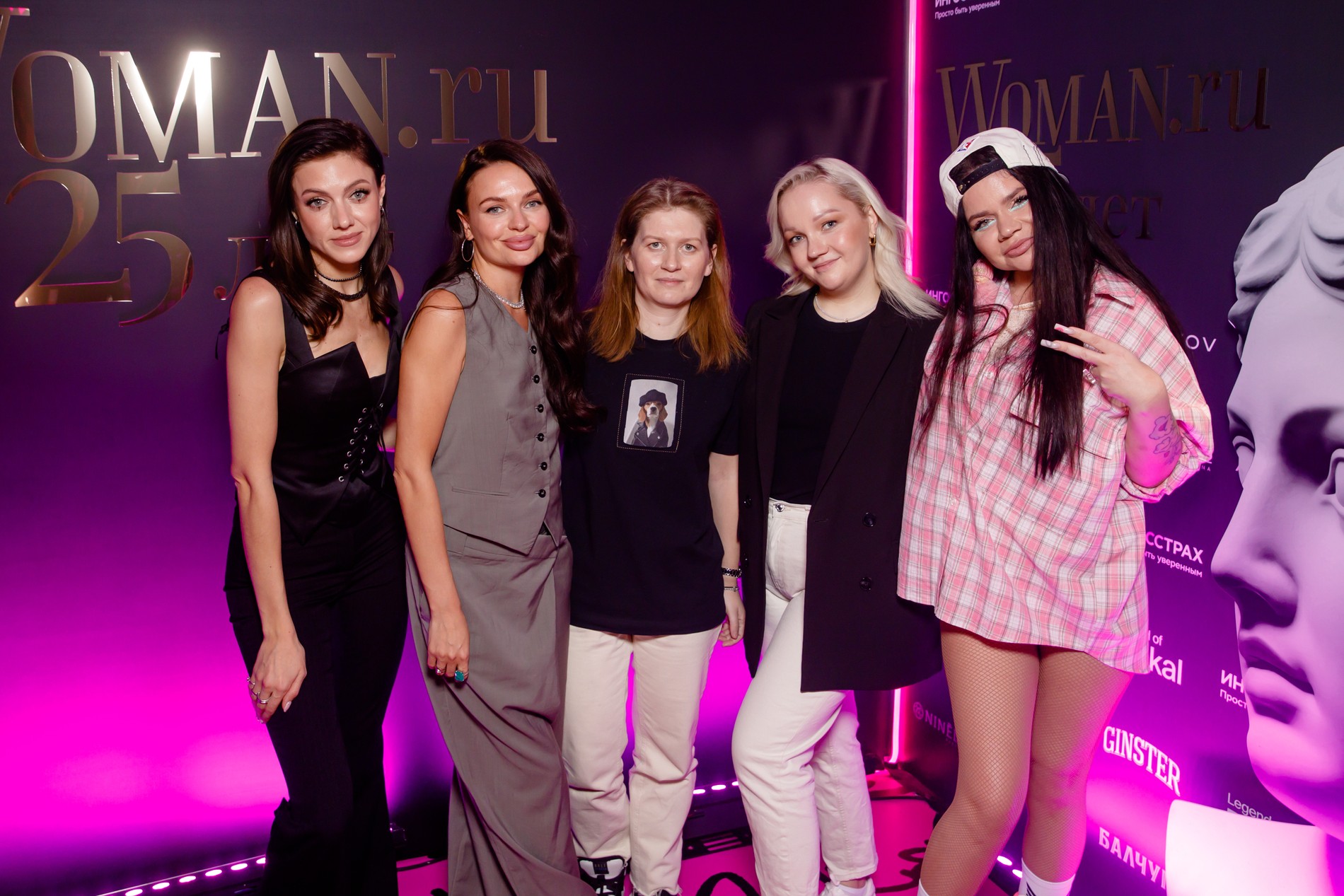 Участницы шоу «Женский форум» и Бьянка. Фото: пресс-служба