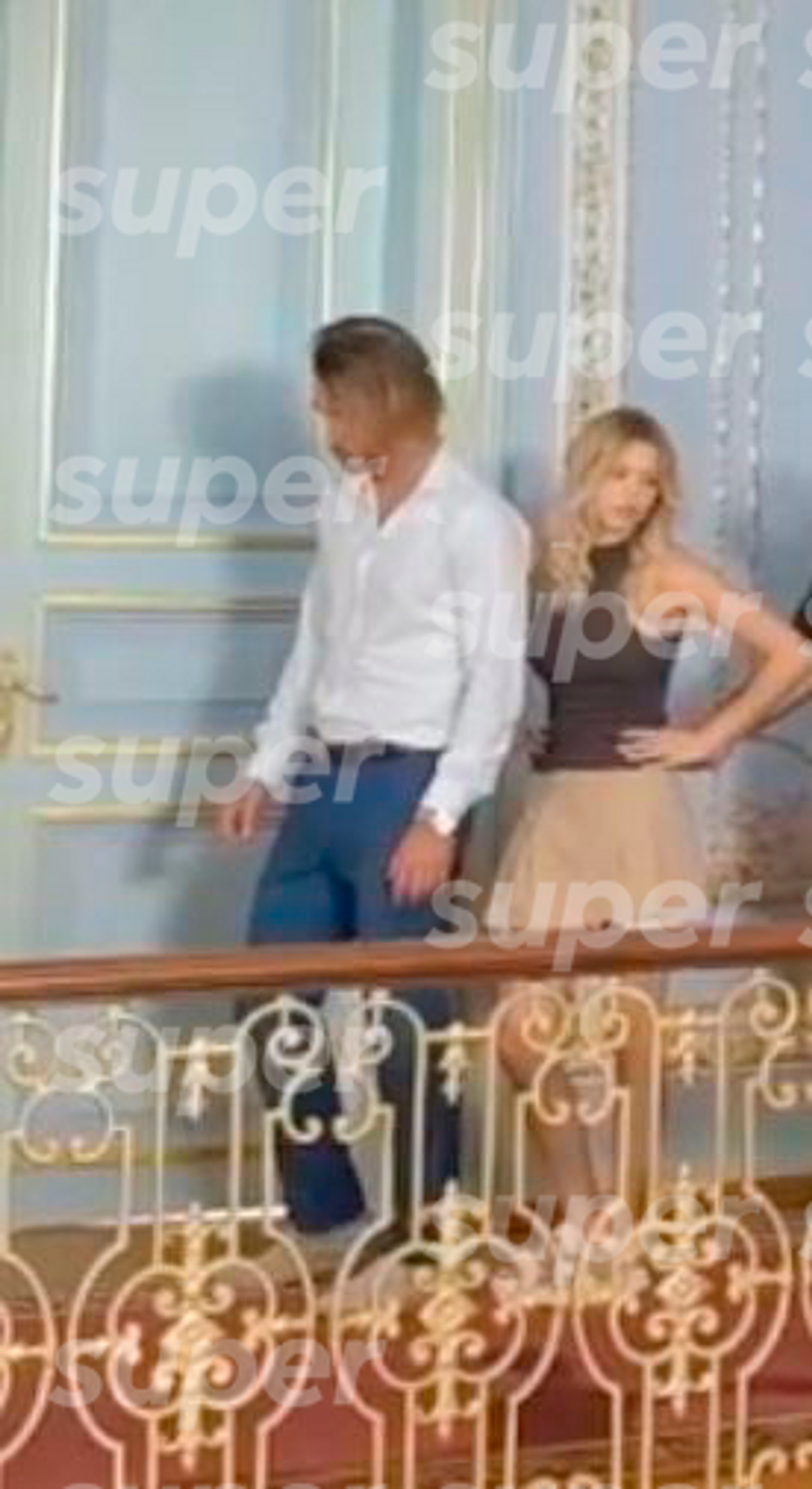 Юля Гаврилина с таинственным незнакомцем в Турции. Фото: Super