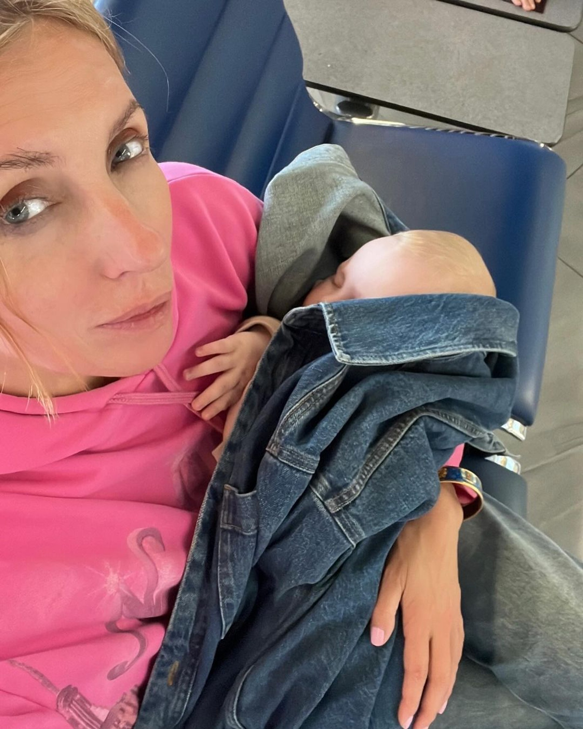 Светлана Бондарчук с сыном Петром. Фото: Инстаграм* @serg74