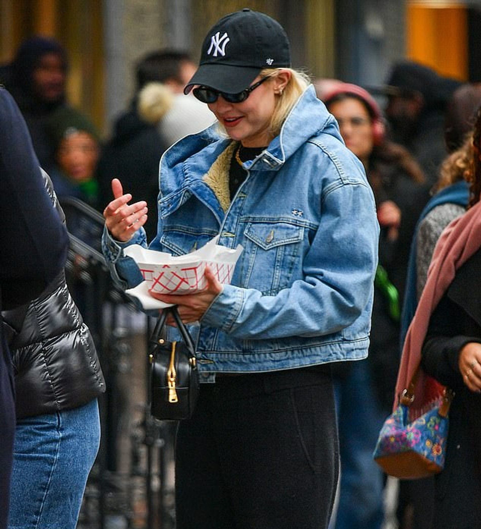 Джиджи Хадид на открытии фудтрака. Фото: TheImageDirect.com