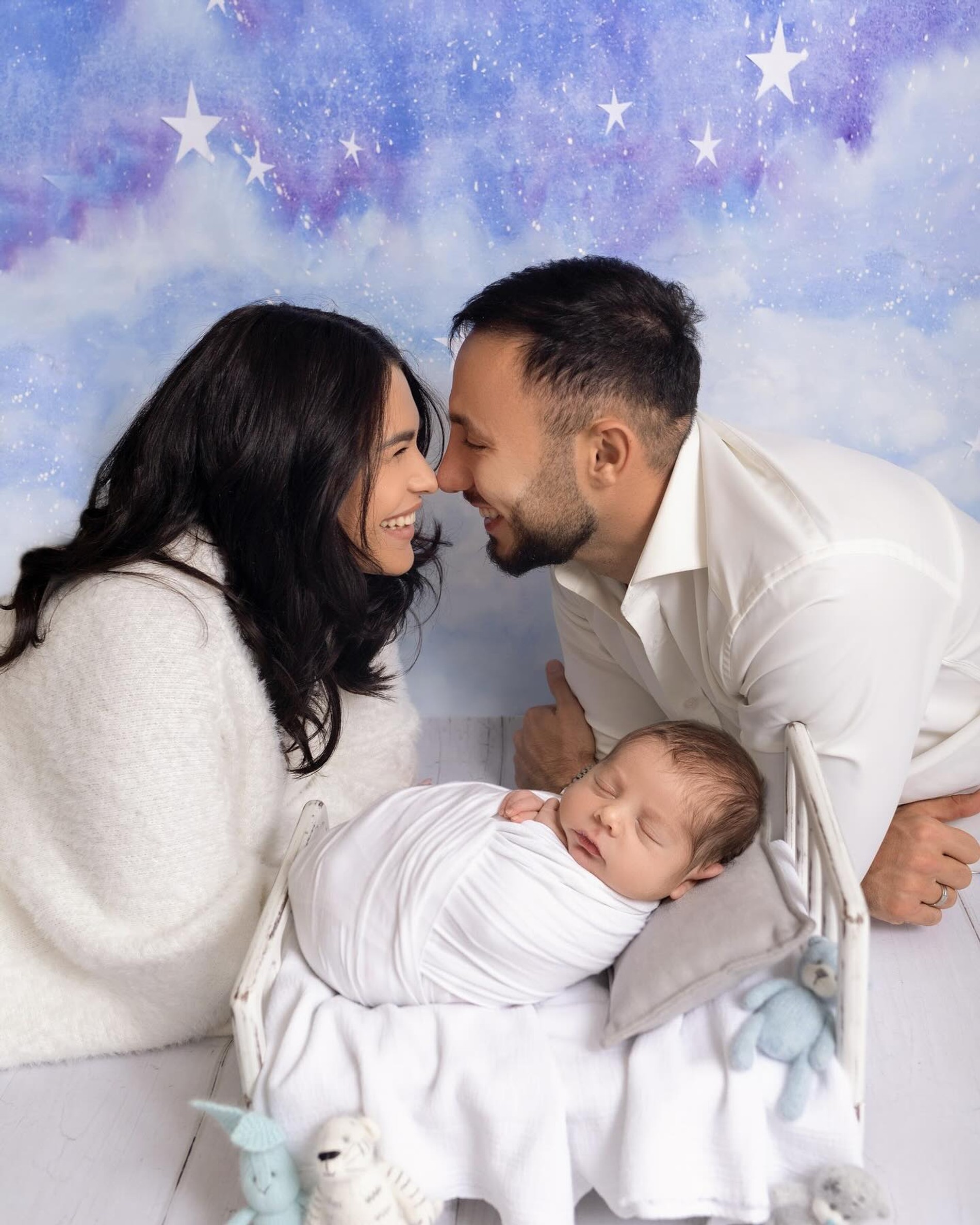 Ирина Пинчук с супругом Араем Чобаняном и новорожденным сыном. Фото: Инстаграм* @pinchuk_official