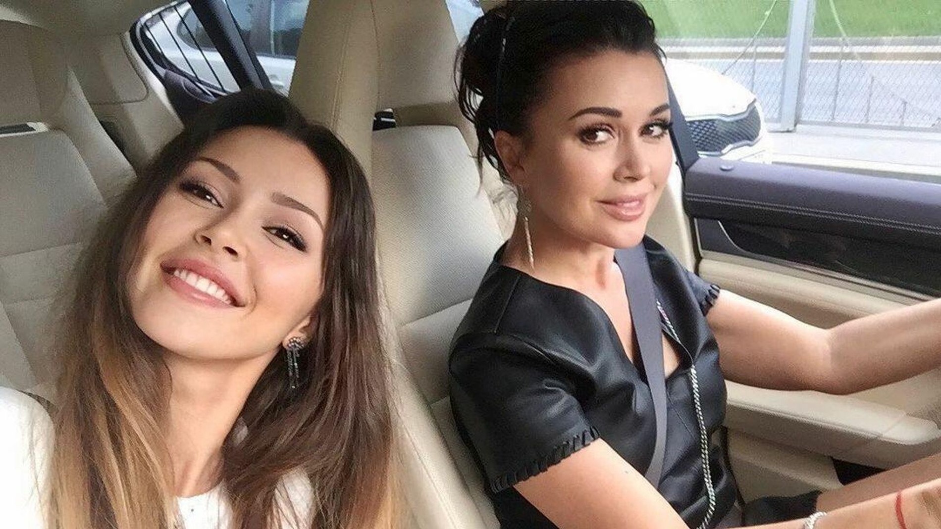 Анна и Анастасия Заворотнюк. Фото: Инстаграм* @anna_zavorotnyuk