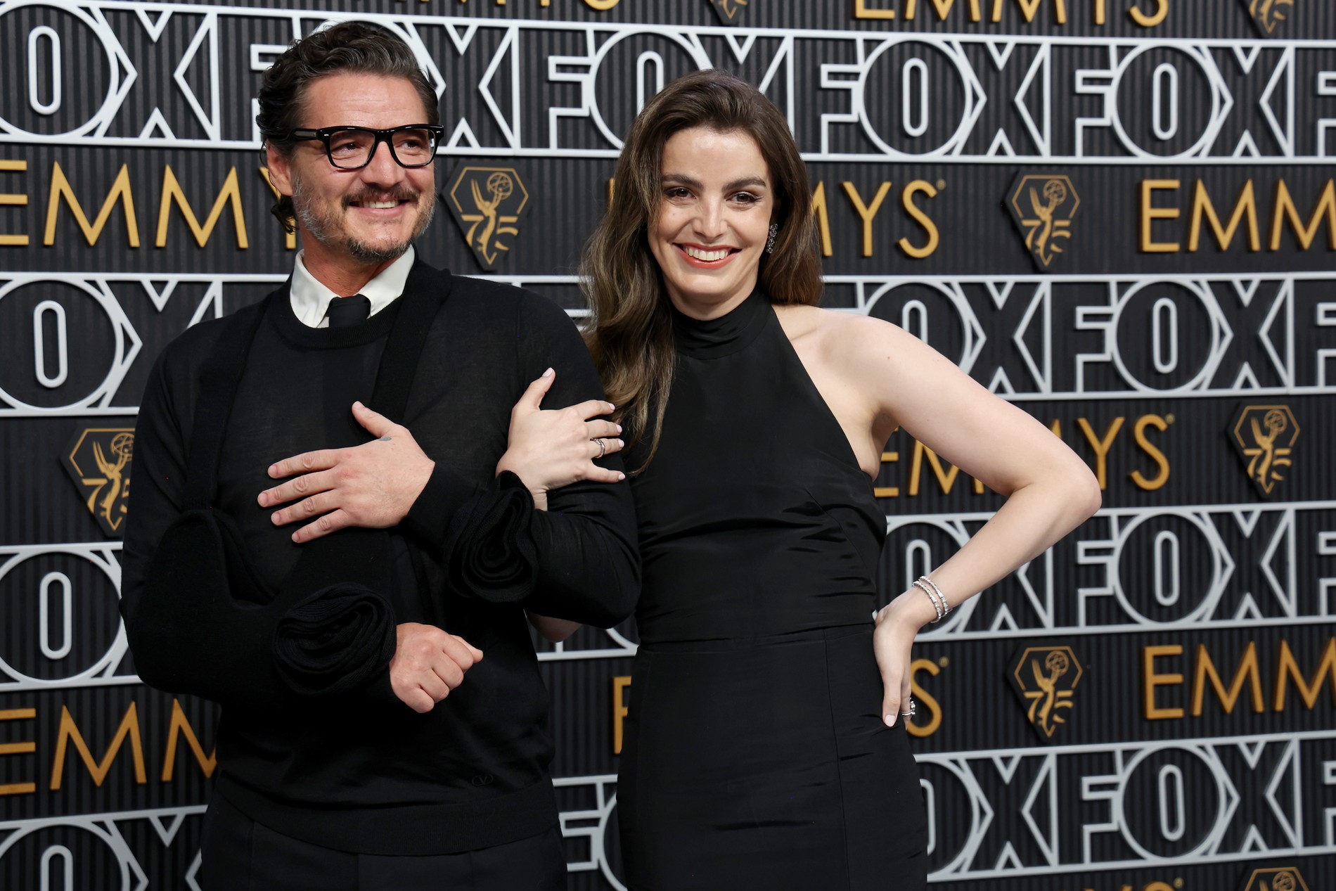 Педро Паскаль с сестрой. Фото: Getty Images