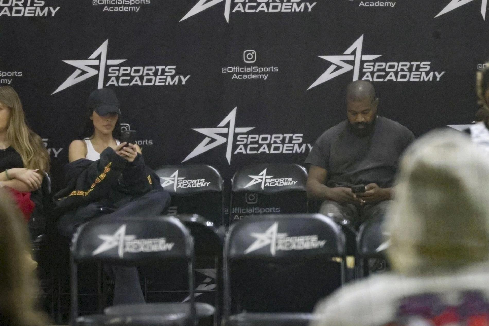 Ким Кардашьян и Канье Уэст на баскетбольном матче. Фото: Legion-Media