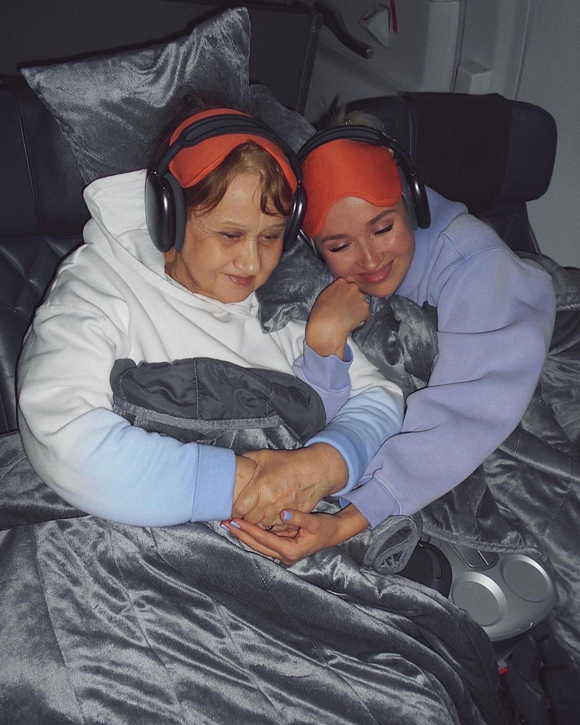 Клава с бабушкой. Фото: Инстаграм* @klavacoca