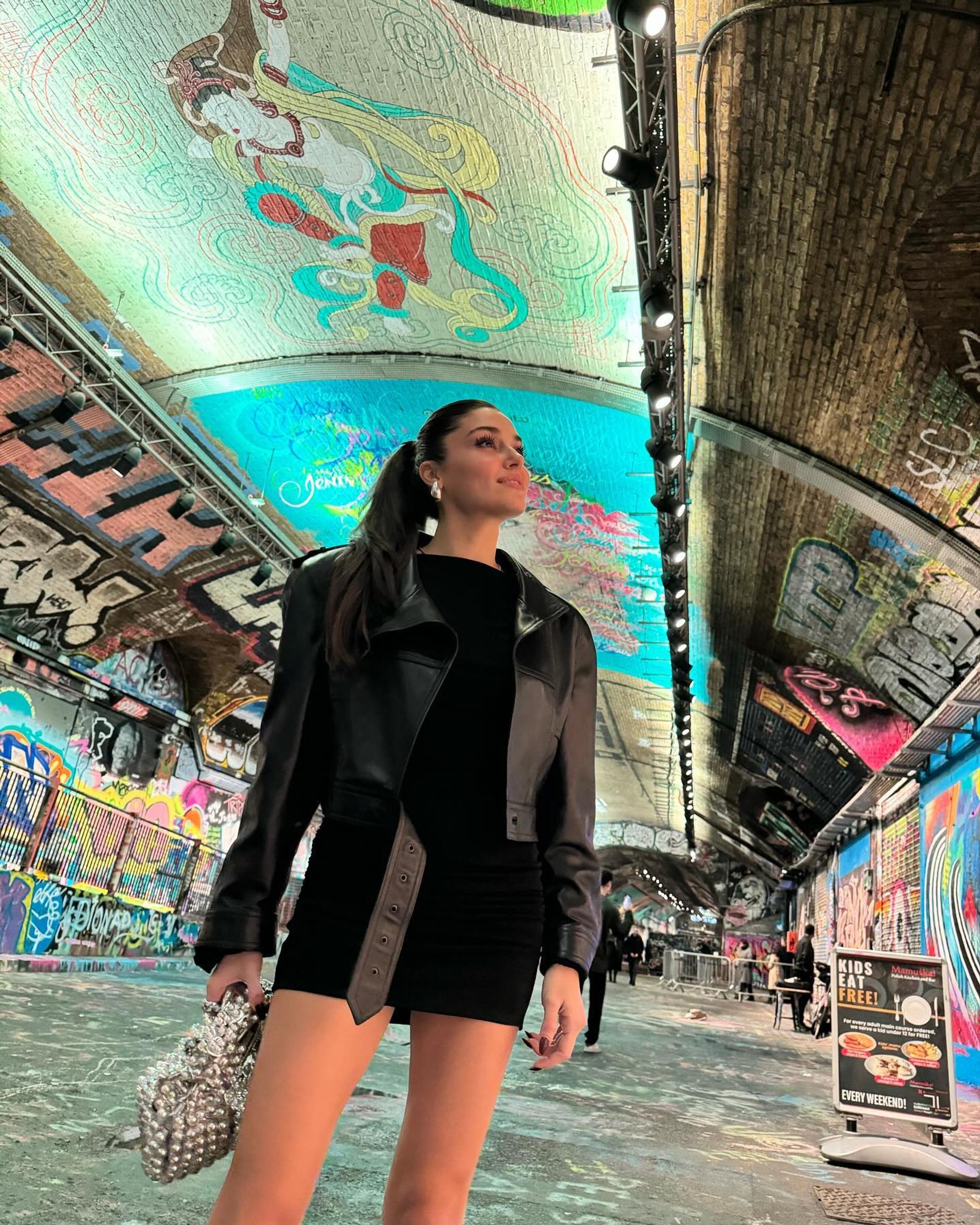 Ханде Эрчел. Фото: Инстаграм (запрещен в РФ) / @handemiyy