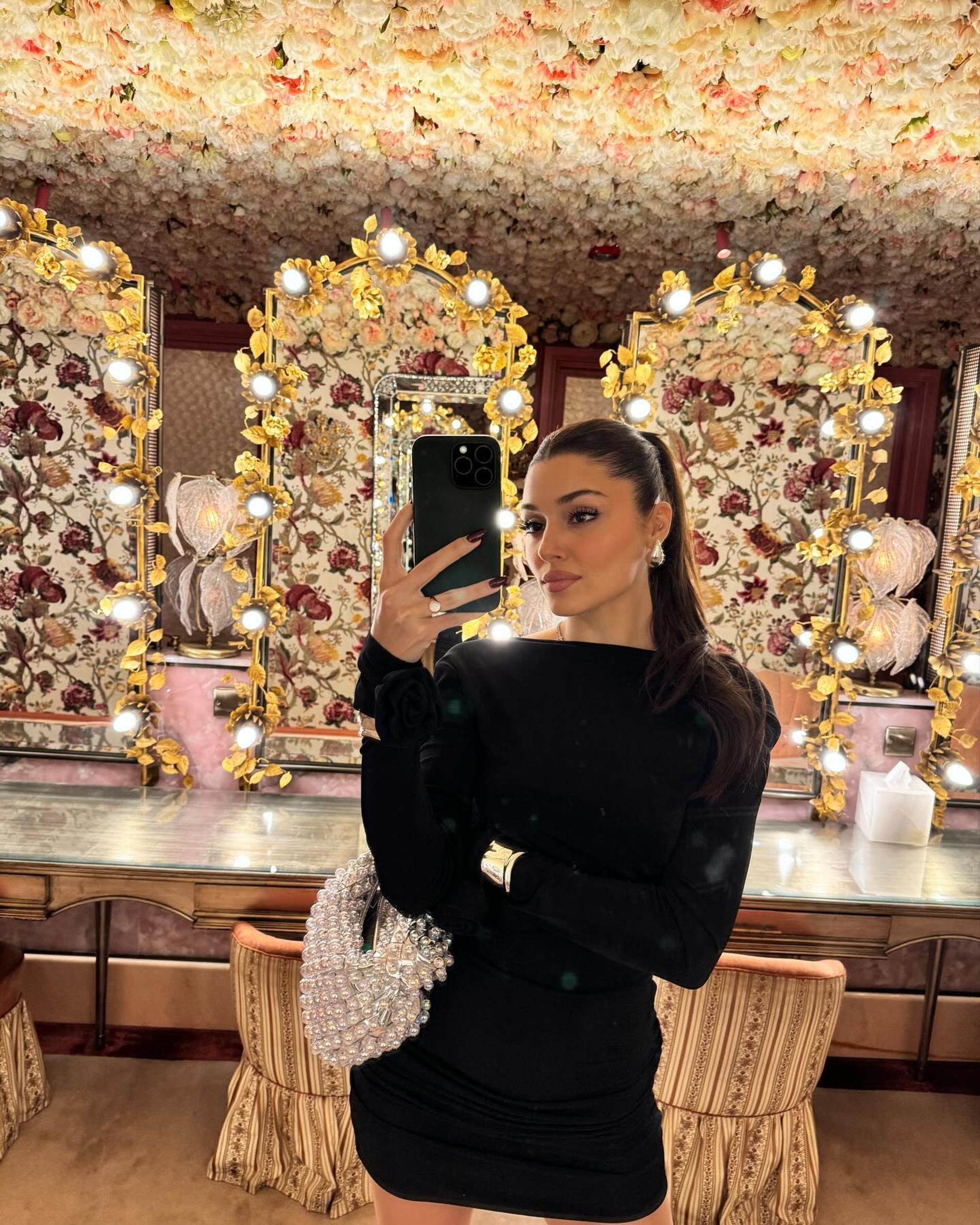 Ханде Эрчел. Фото: Инстаграм (запрещен в РФ) / @handemiyy