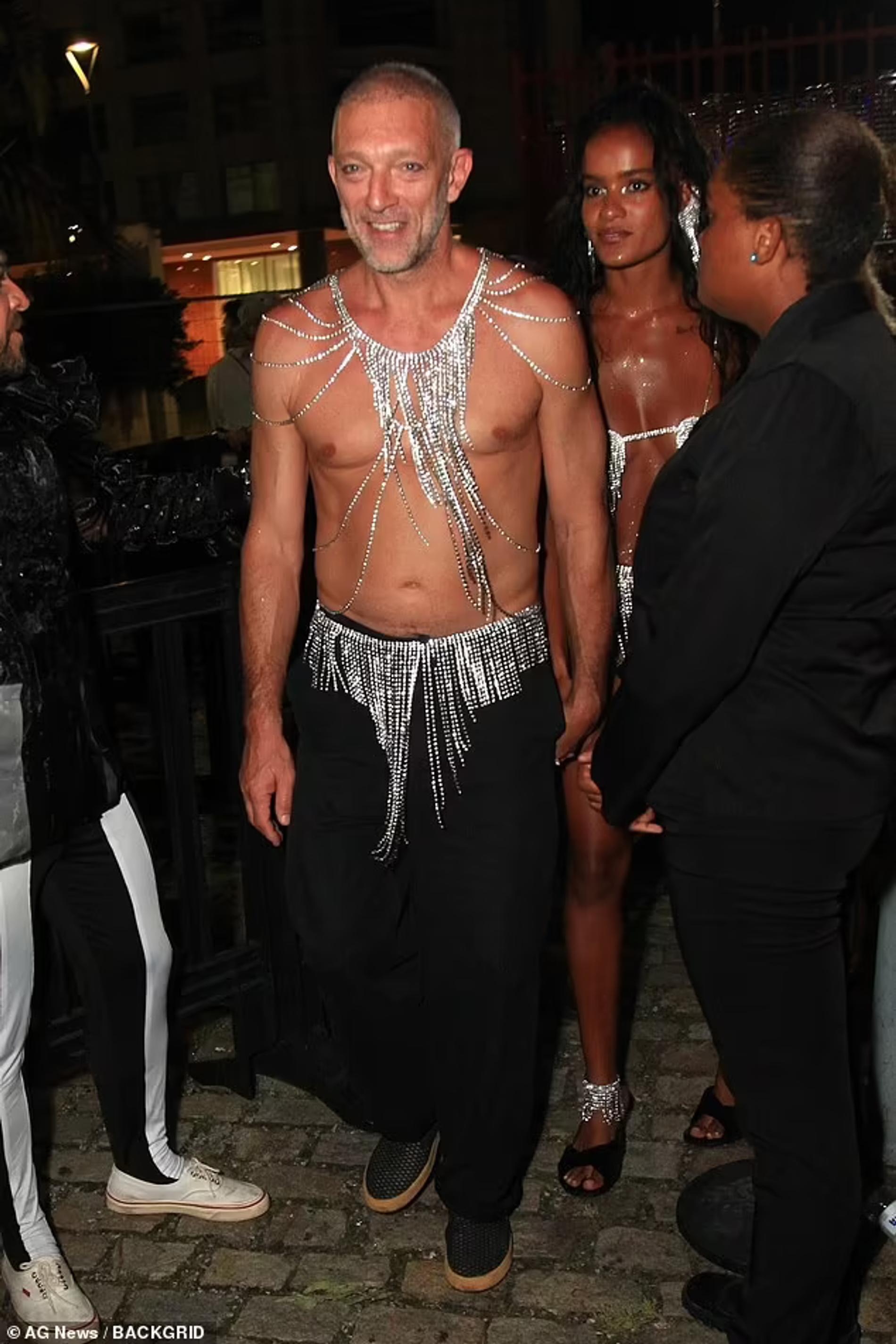 Венсан Кассель и Нара Баптиста на бразильском карнавале. Фото: BACKGRID