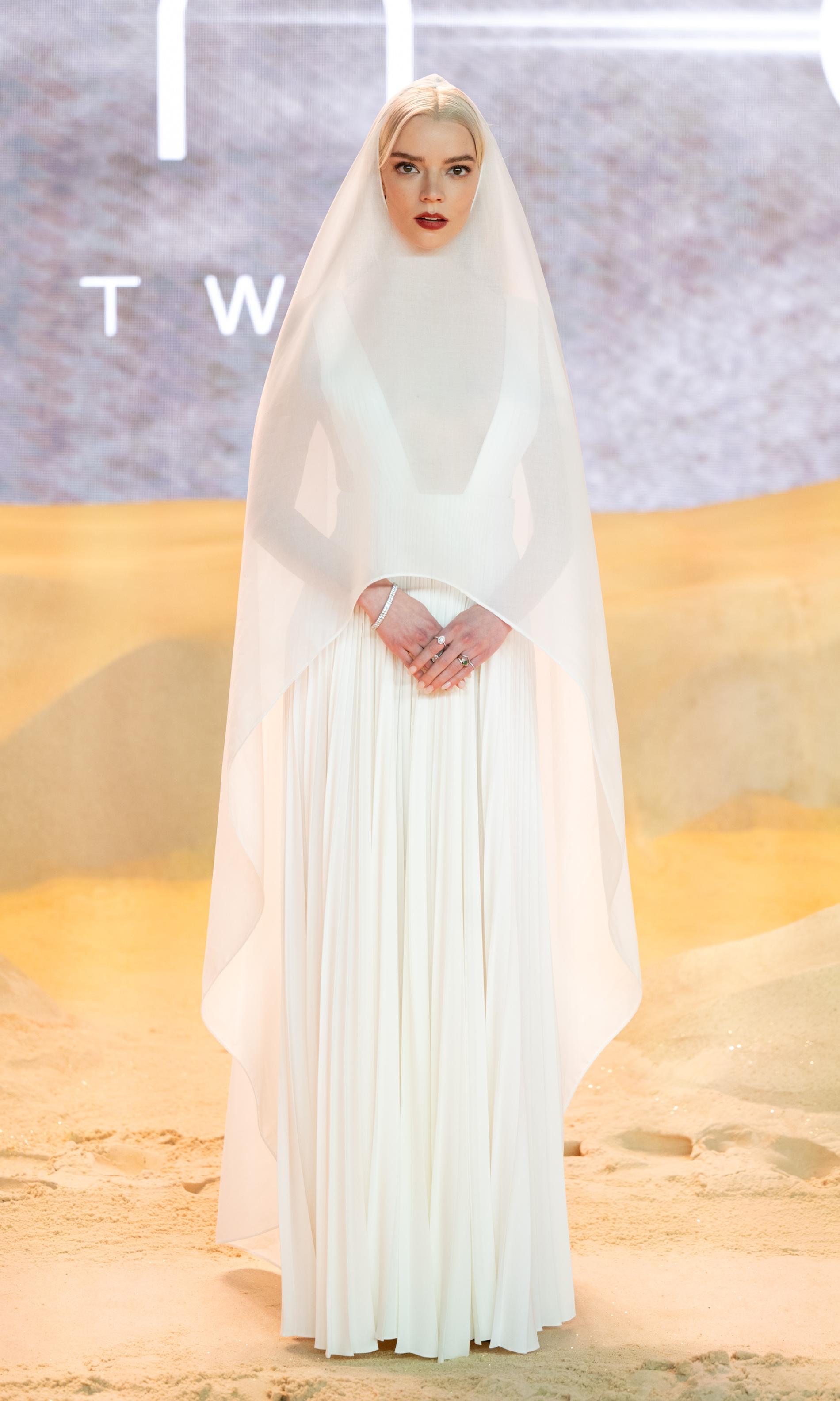 Аня Тейлор-Джой в образе Dior. Фото: Getty Images