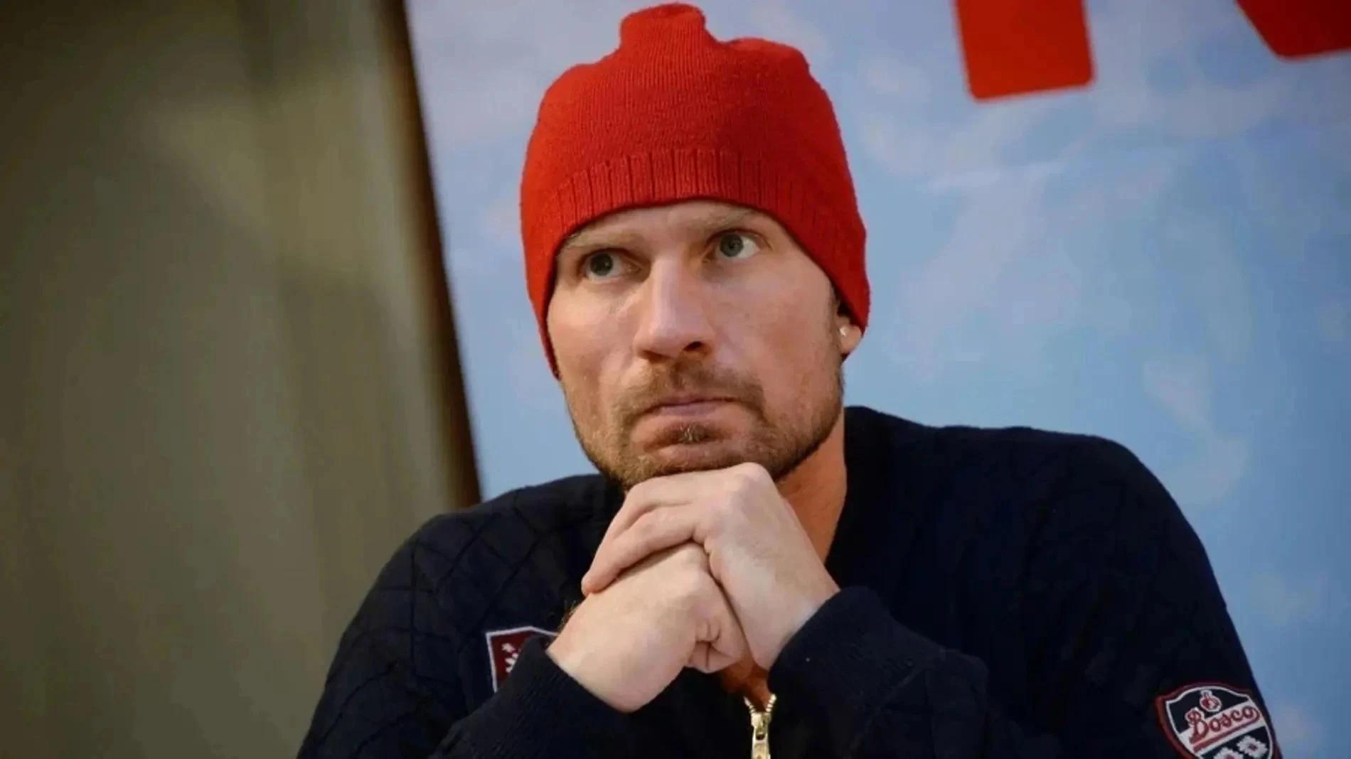 Роман Костомаров, переживший ампутацию стоп и кистей, освоил новый ...