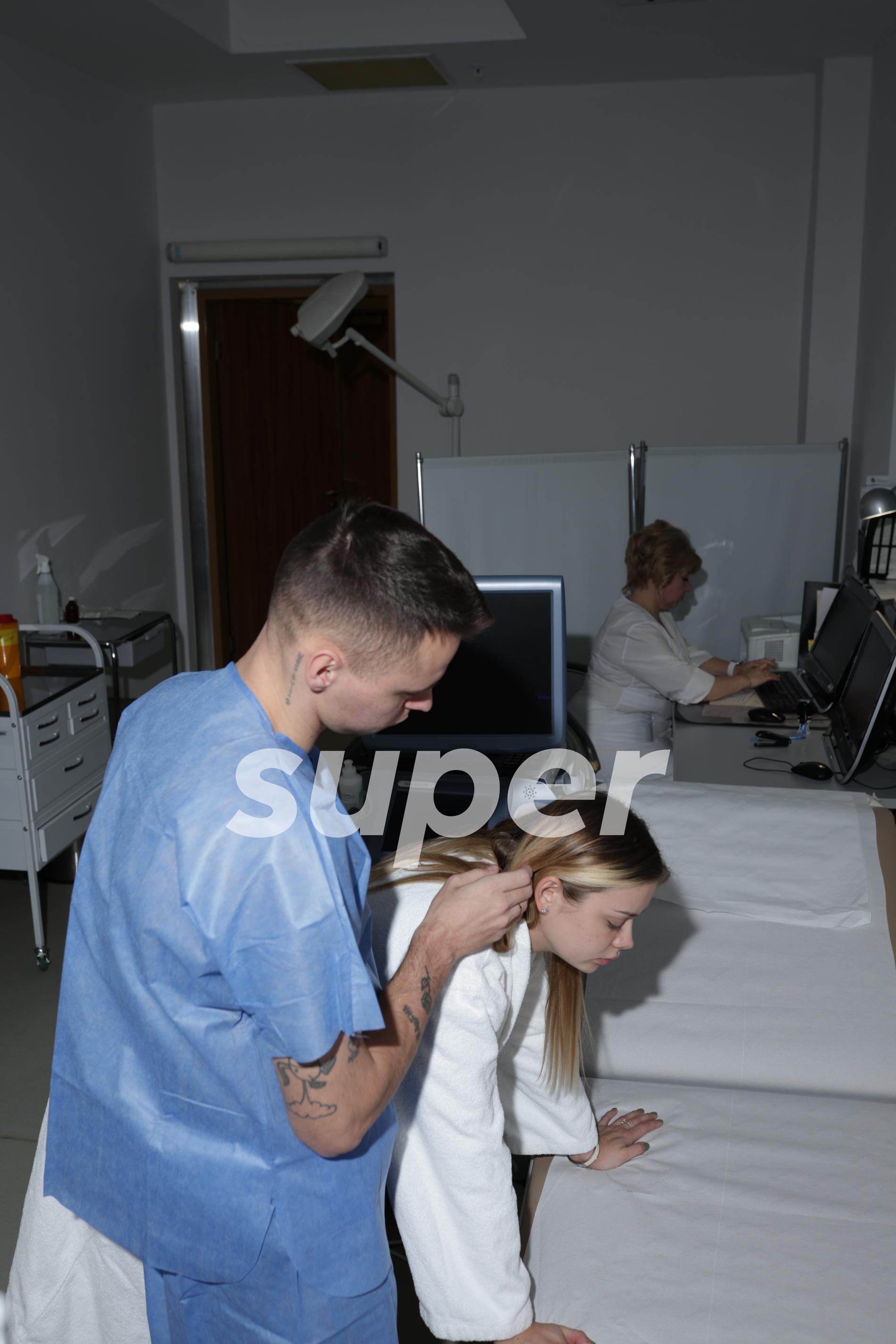 Аня Ищук с сыном. Фото: Super