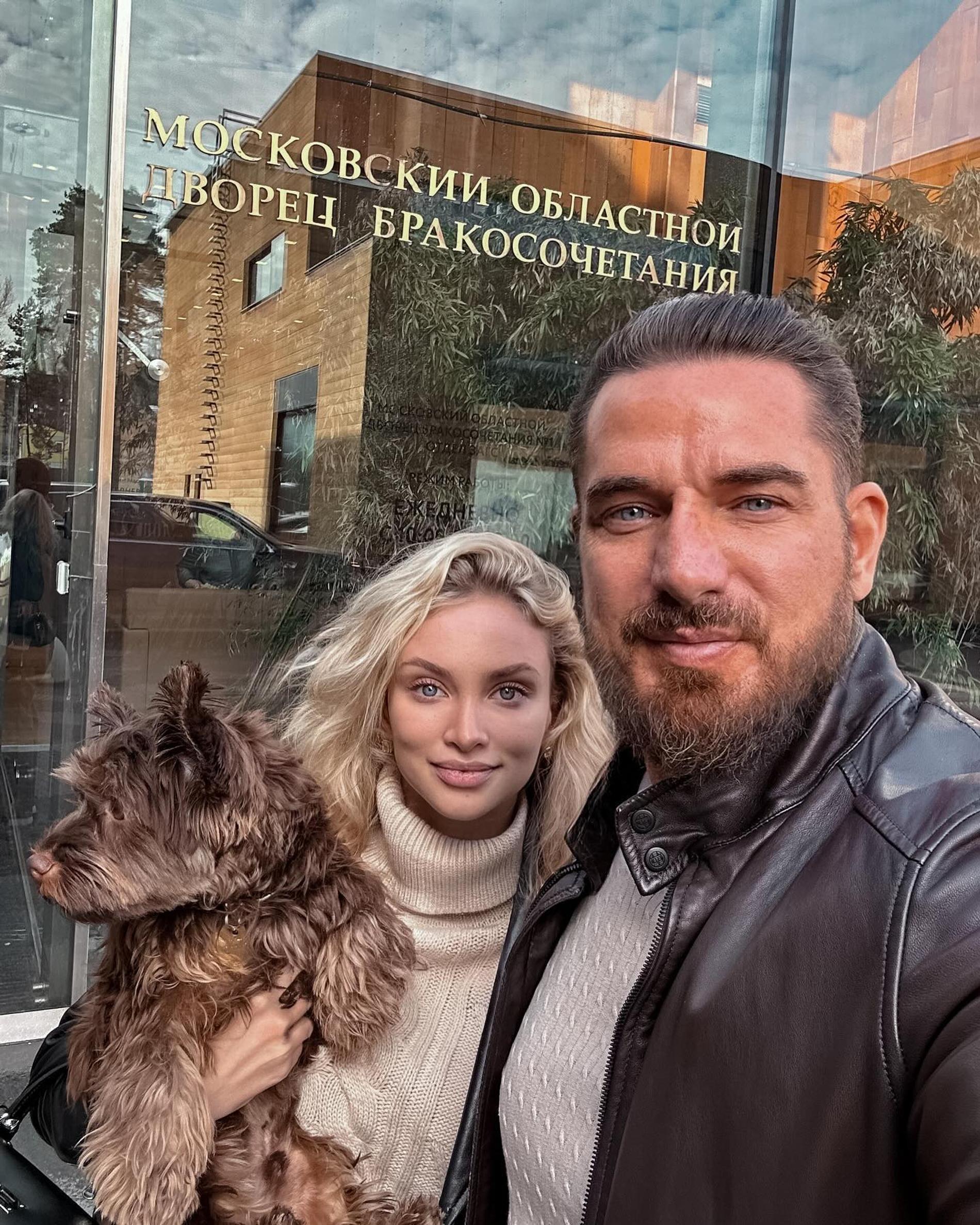 Курбан Омаров с возлюбленной Валерией. Фото: Инстаграм (запрещен в РФ) @zima_moscow