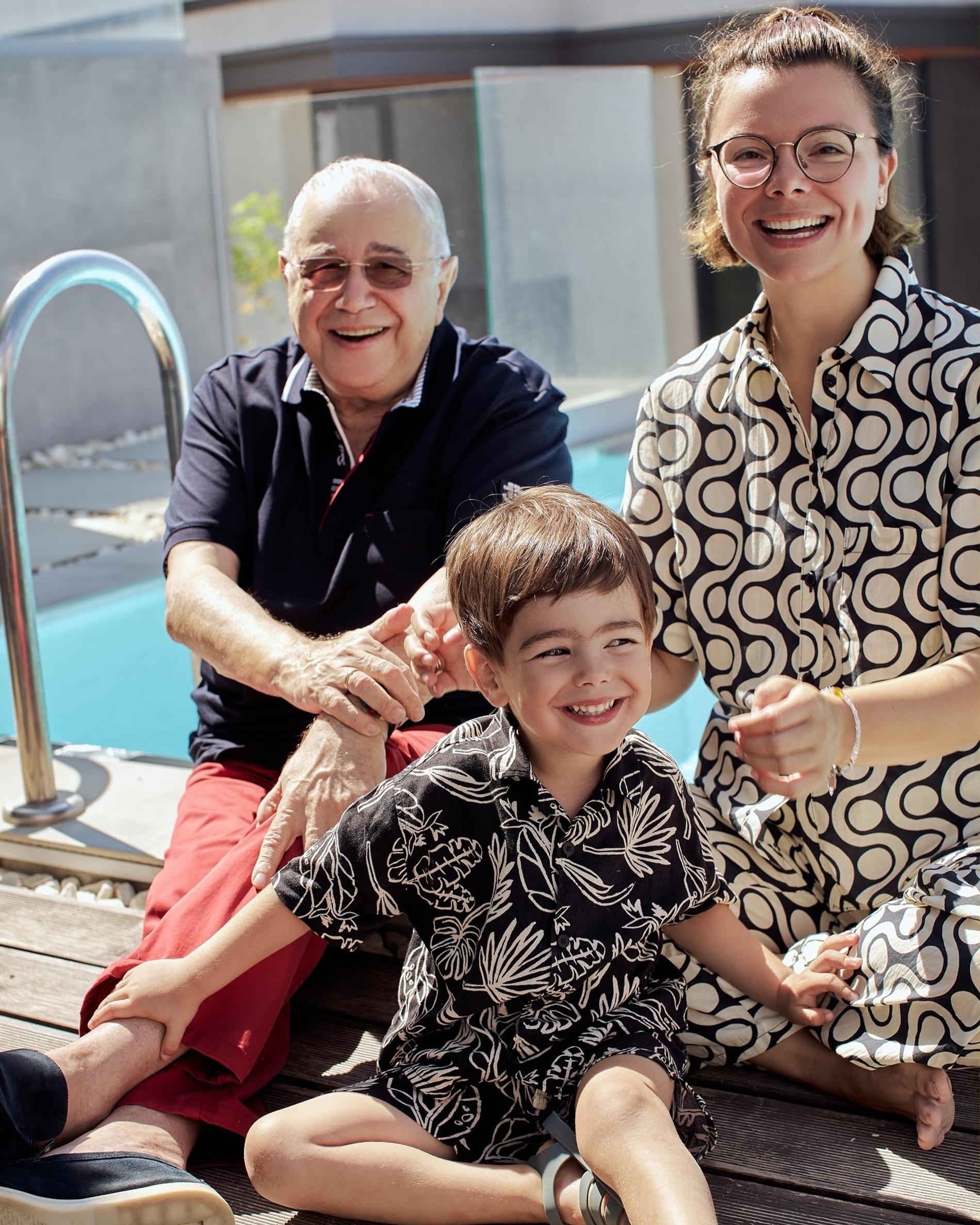 Евгений Петросян и с женой Татьяной Брухуновой и сынов Ваганом. Фото: Инстаграм (запрещен в РФ) @bruhunova