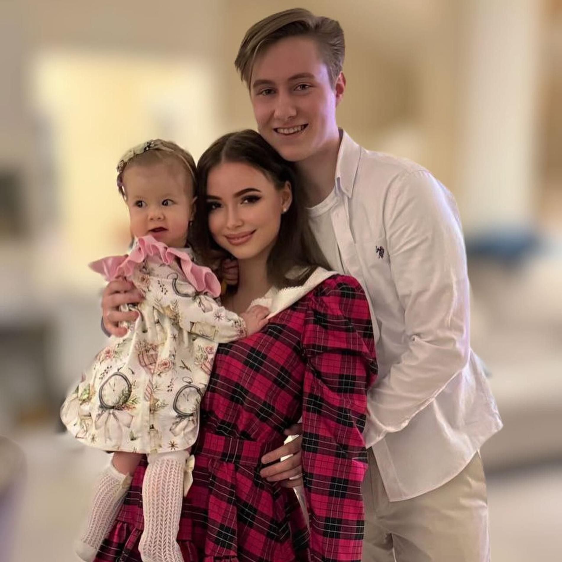 Мария Ильюхина с мужем и дочерью. Фото: Инстаграм* @maria_iliukhina