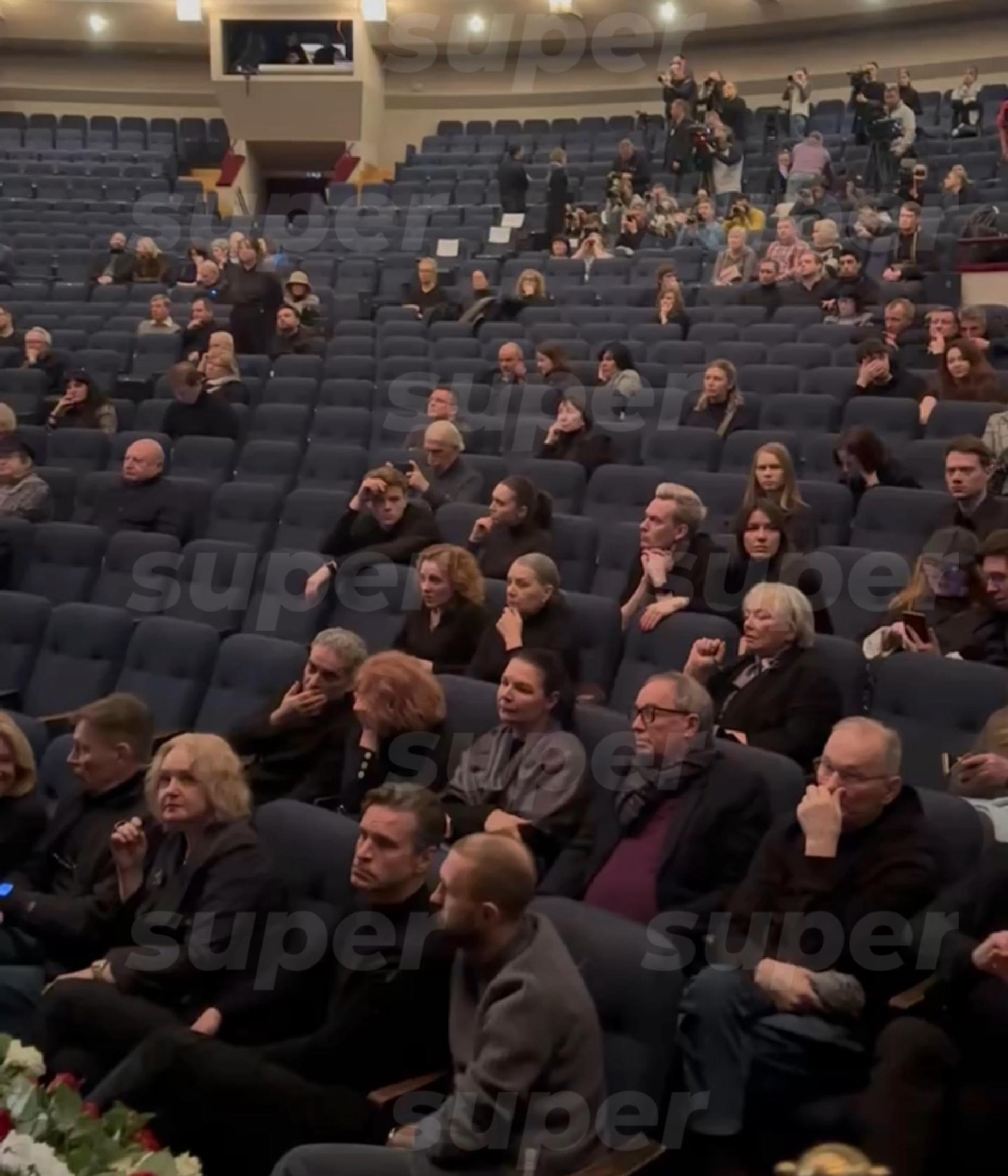 Федор, Виктор и Иван Добронравовы в Московском театре сатиры. Фото: Super