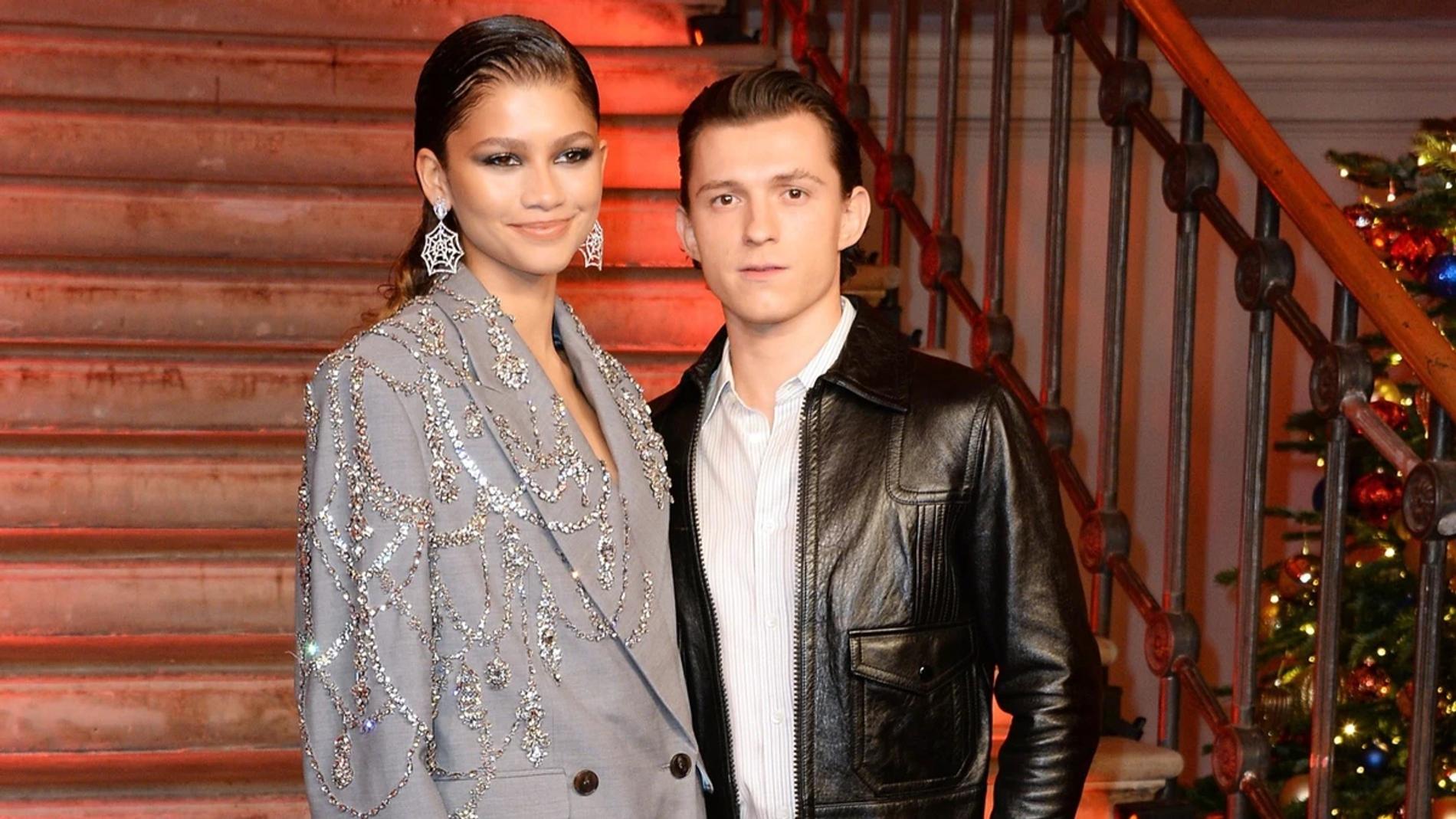 С кем встречается том холланд. Tom Holland and Zendaya. Том Холланд и зендая. Том Холланд 2021. Зендая и том Холланд человек паук.