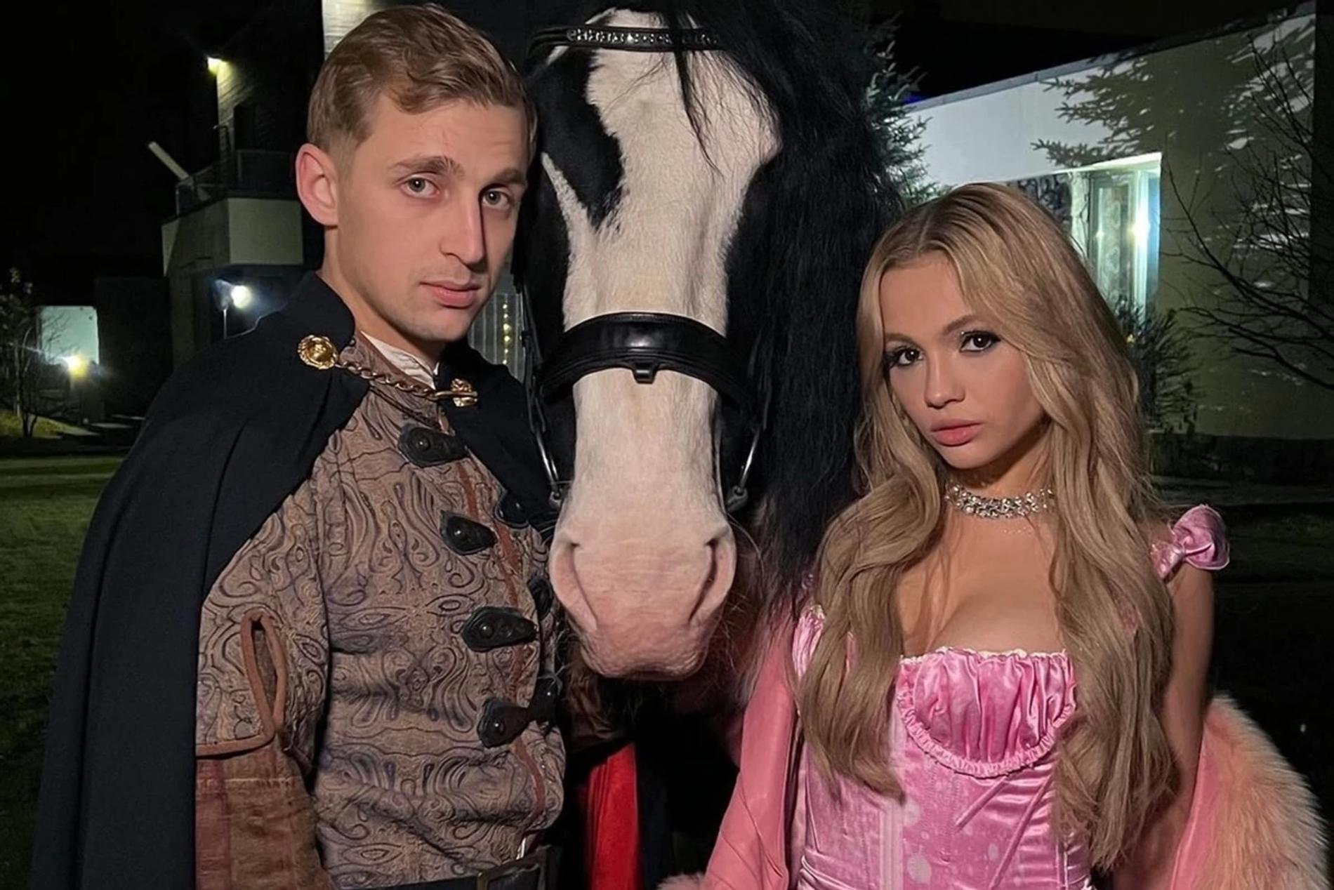 Саша Стоун и Валя Карнавал. Фото: Инстаграм (запрещен в РФ) @karna.val