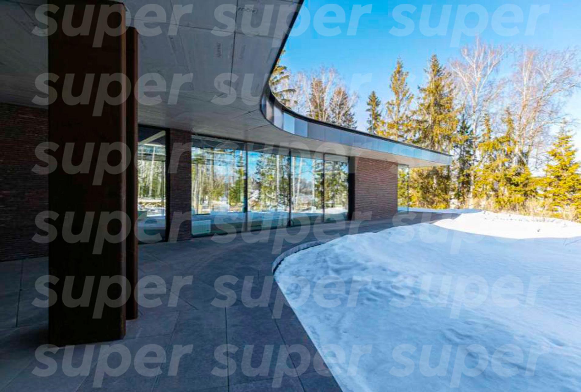 Недостроенный дом Валерии и Артема Чекалиных. Фото: Super