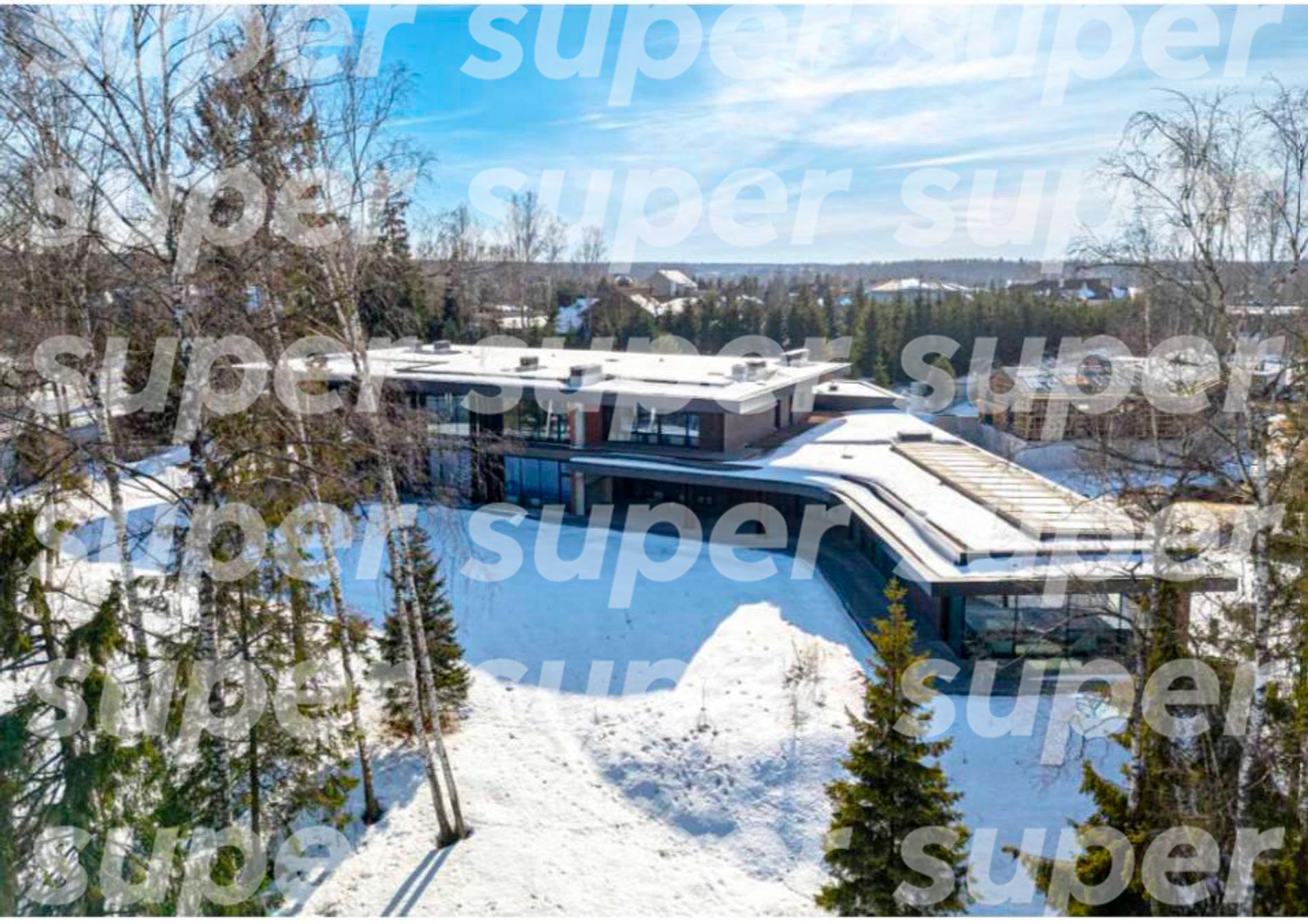 Недостроенный дом Валерии и Артема Чекалиных. Фото: Super