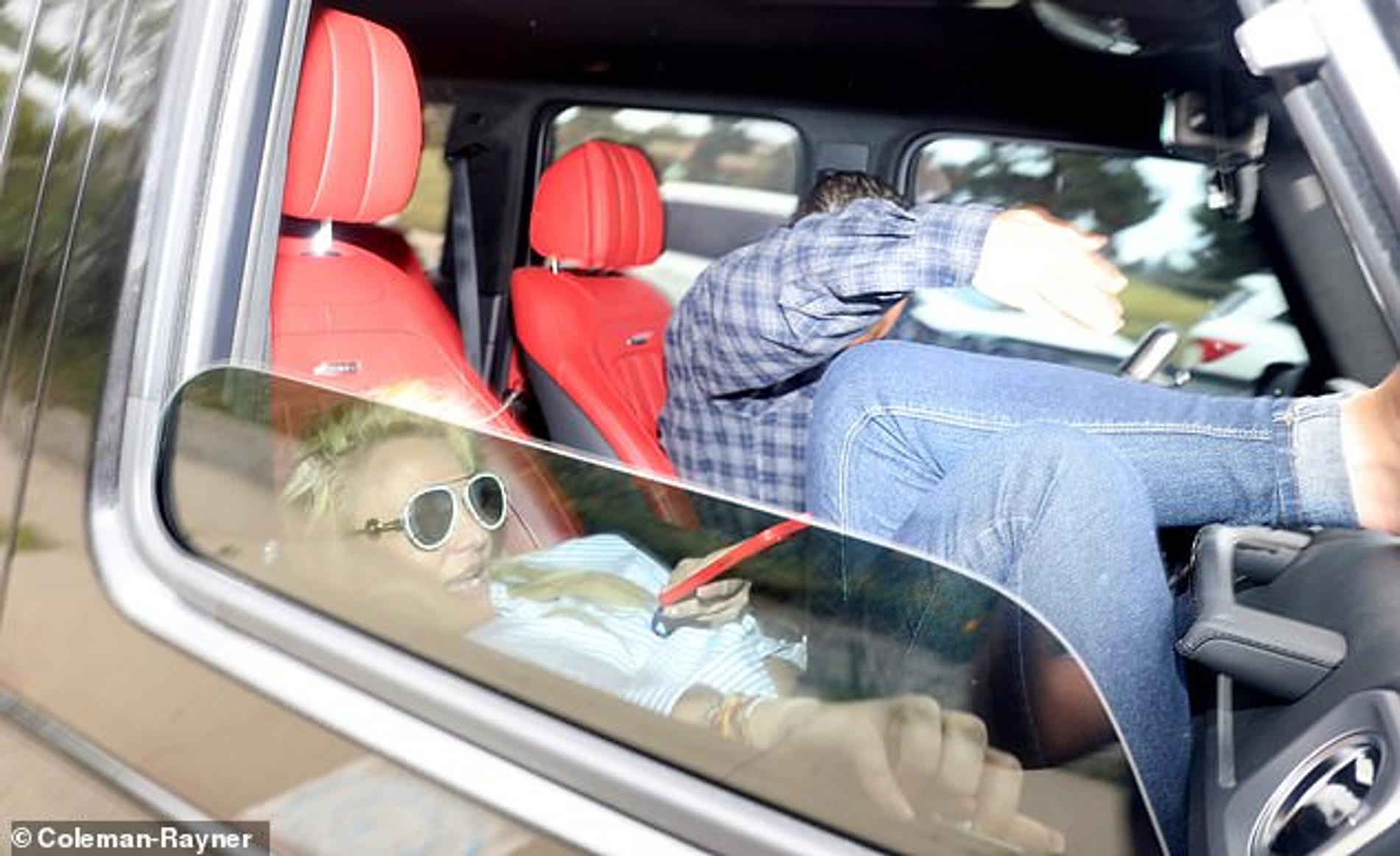 Бритни Спирс с Полом Солизом. Фото: Daily Mail