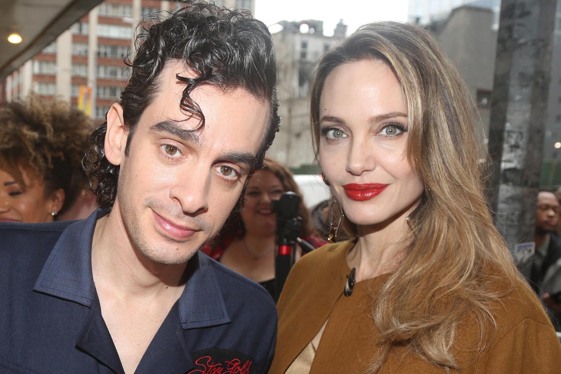 Джастин Левайн и Анджелина Джоли на премьере фильма «Аутсайдеры». Фото: Getty Images