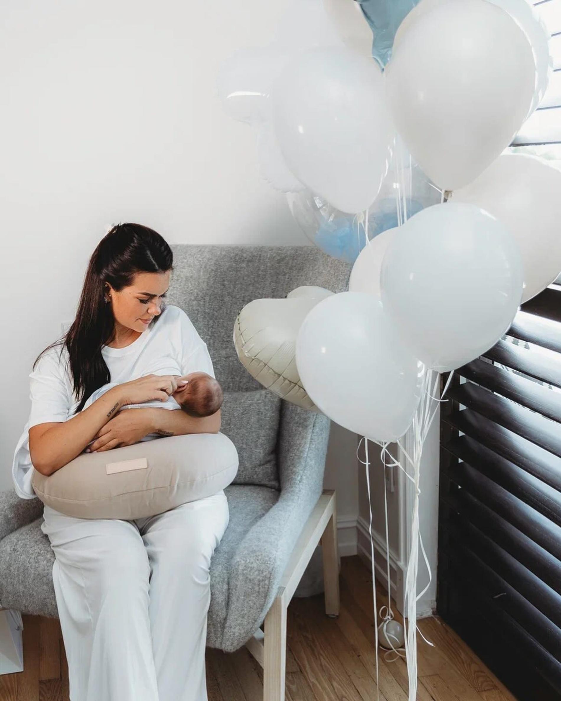 Катя Жужа с новорожденным сыном. Фото: Инстаграм* @katyajuja555