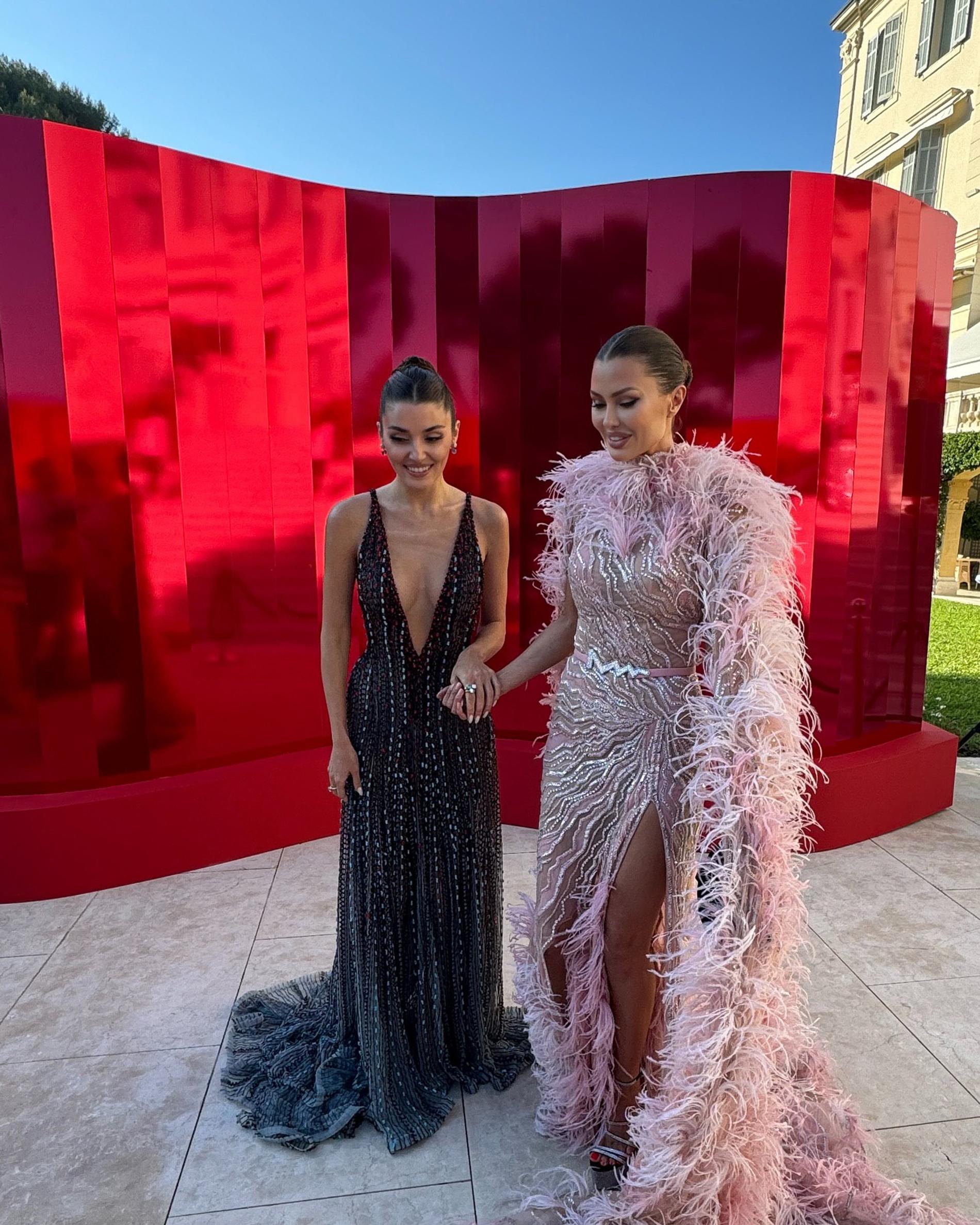 Ханде Эрчел и Виктория Боня. Фото: Инстаграм* @victoriabonya