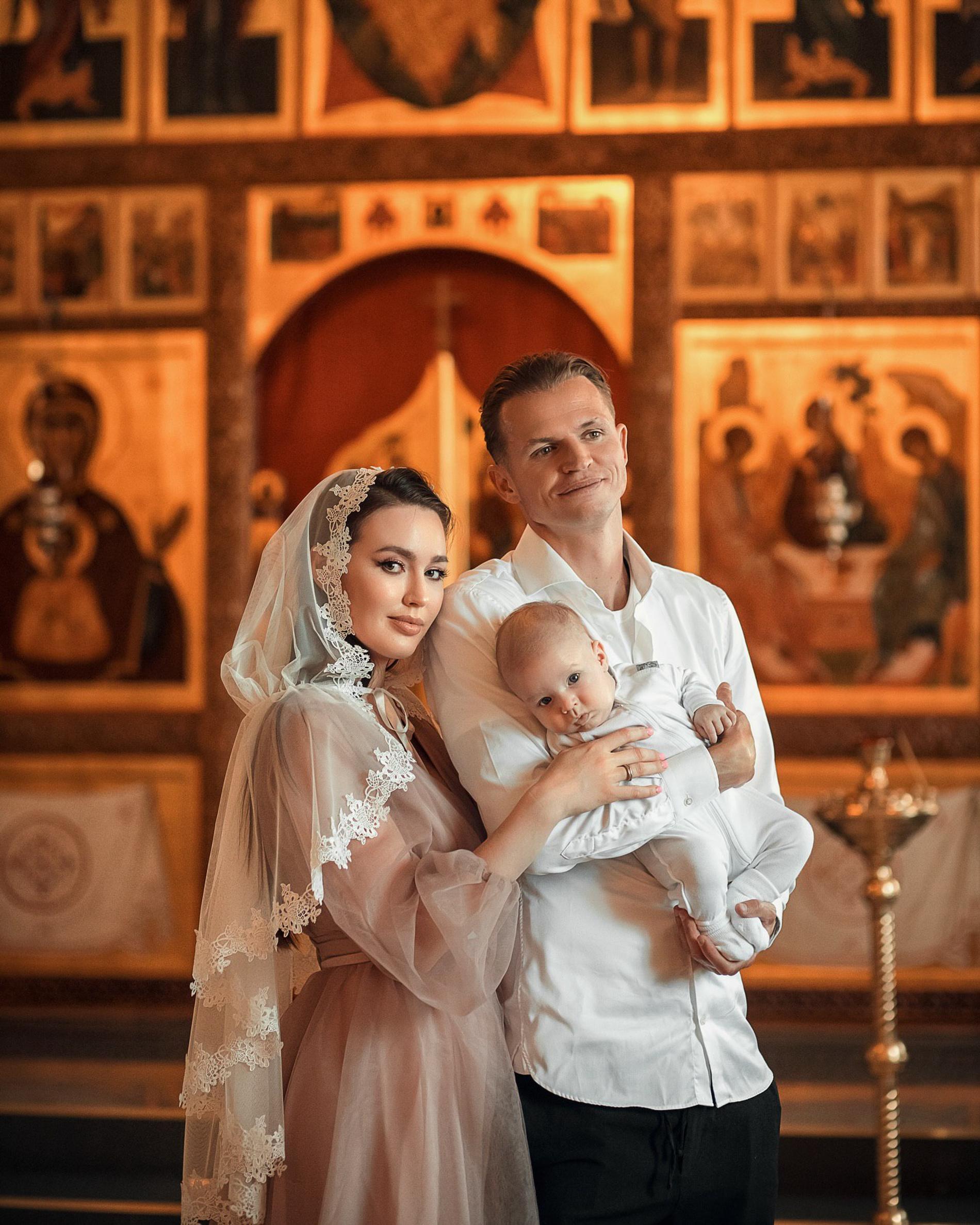 Анастасия Костенко и Дмитрий Тарасов с сыном Ярославом. Фото: Инстаграм* @kostenko.94