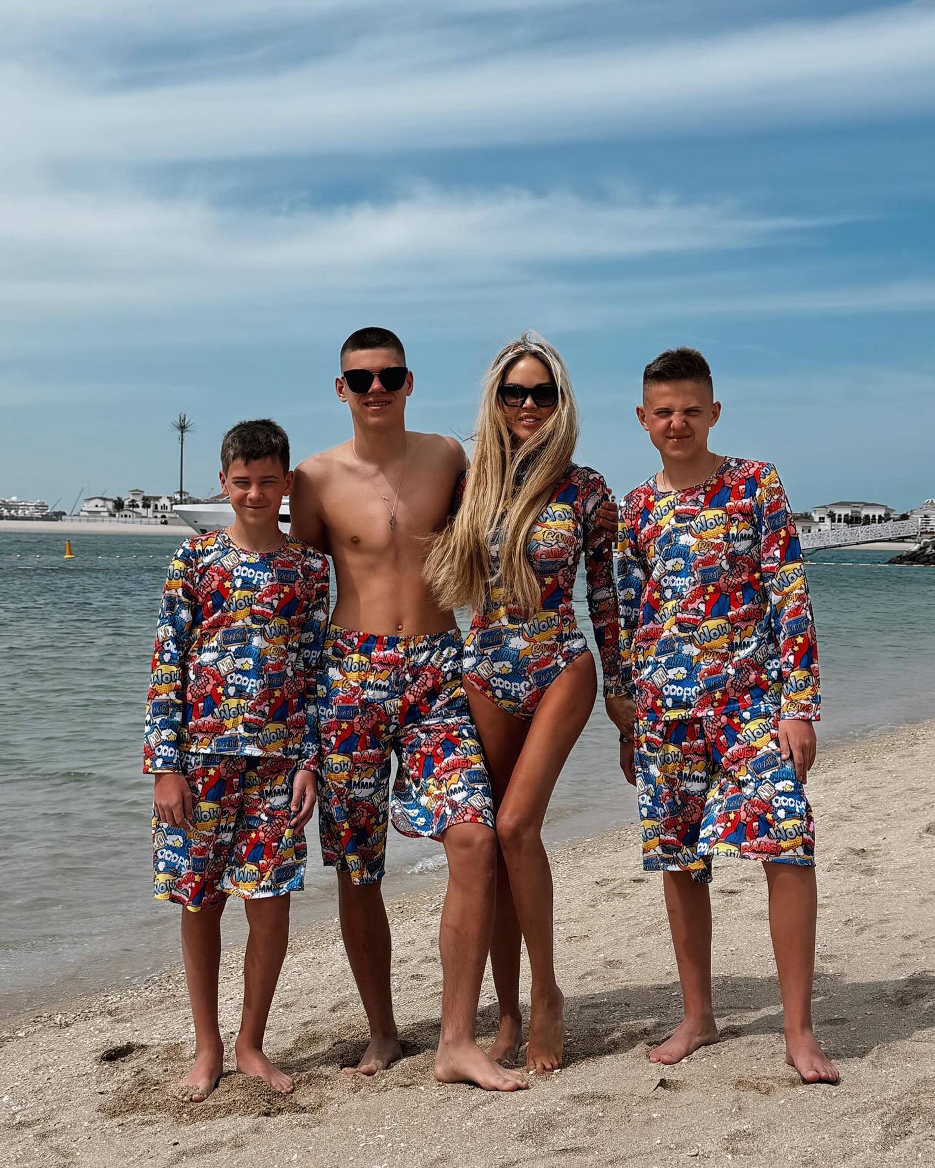 Мария Погребняк с сыновьями. Фото: Инстаграм (запрещен в РФ) @mariapoga_