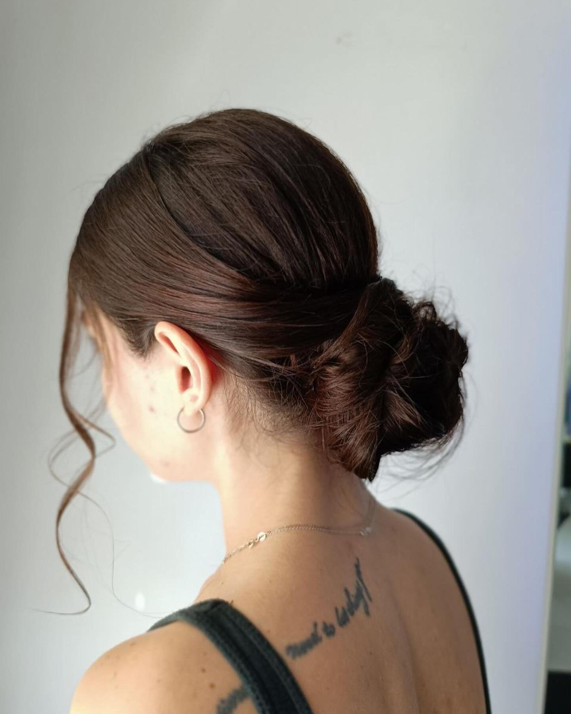 Низкий пучок — модная укладка на каждый день. Фото: Инстаграм* @elladaxspa