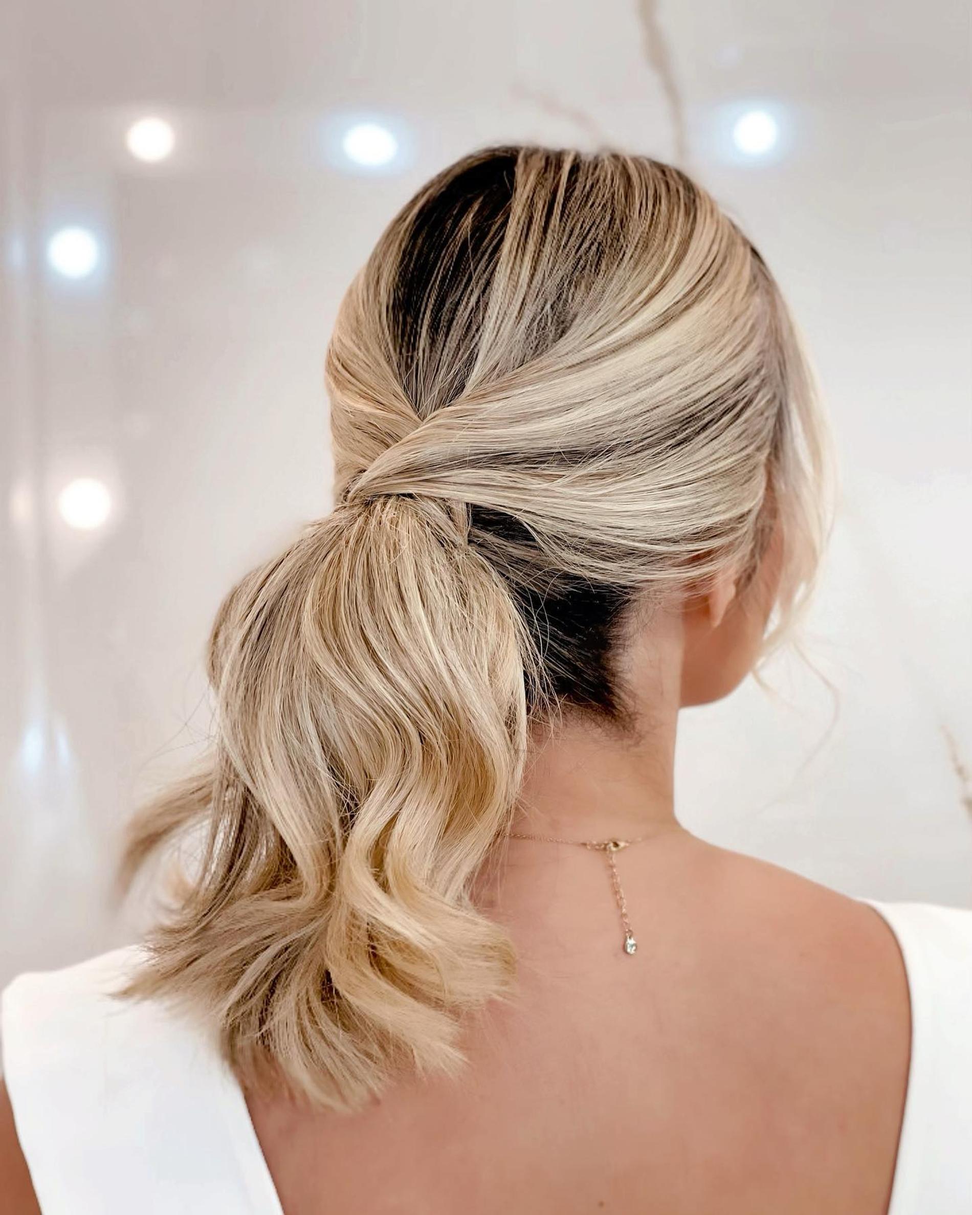 Современные девушки делают низкий хвост даже на выпускной. Фото: Инстаграм* @lissandrapalmeiraa