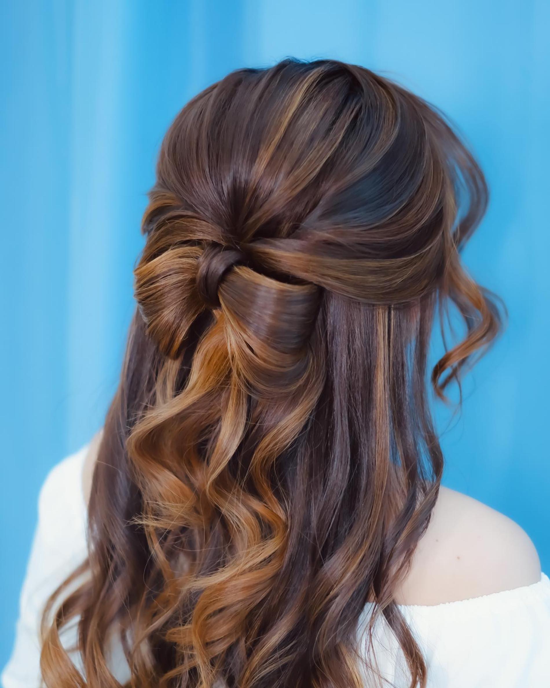 Бантик — прекрасное дополнение к укладке на стайлер. Фото: Инстаграм* @xyhair