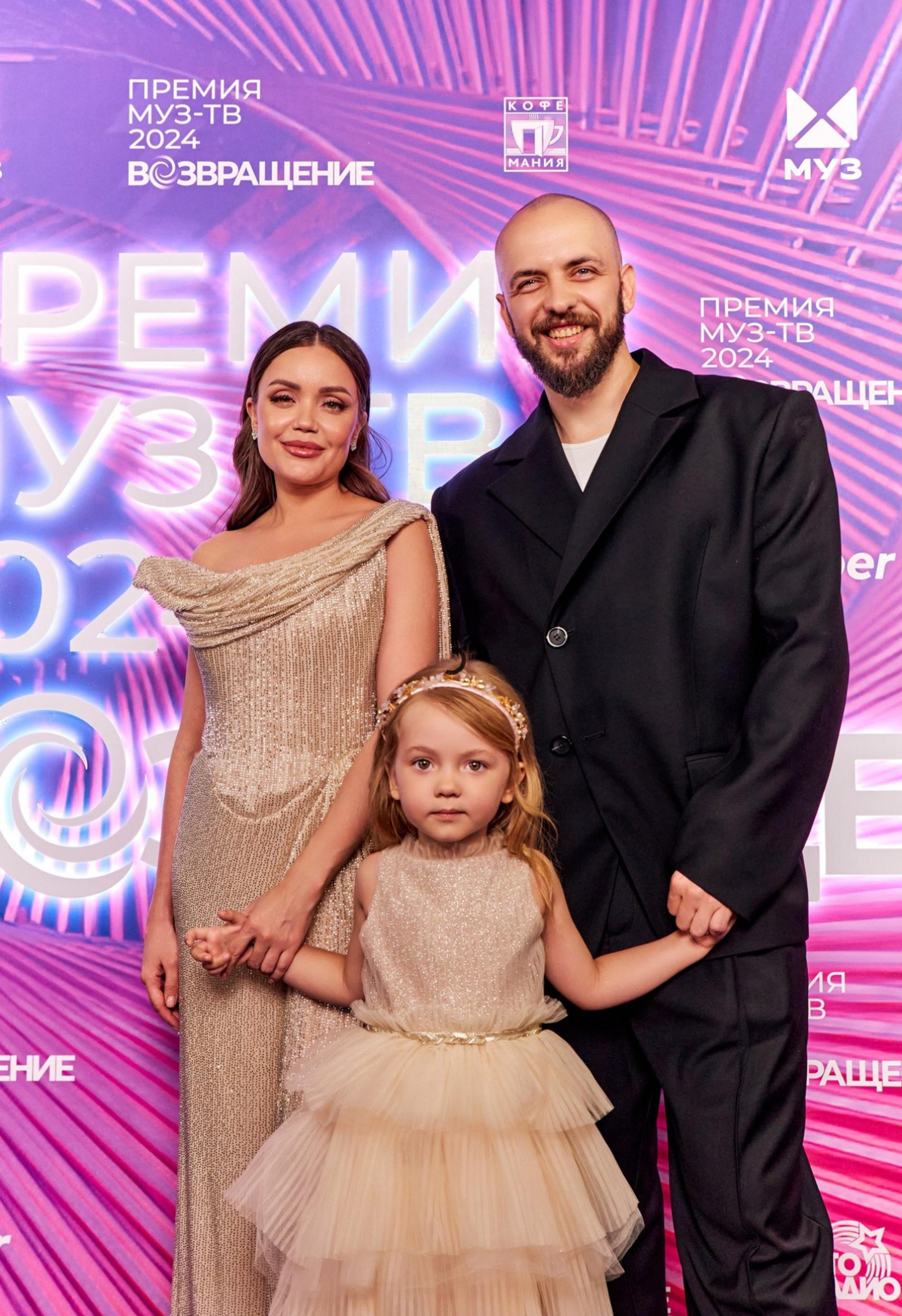 Ассоль и ST с дочкой. Фото: пресс-служба телеканала