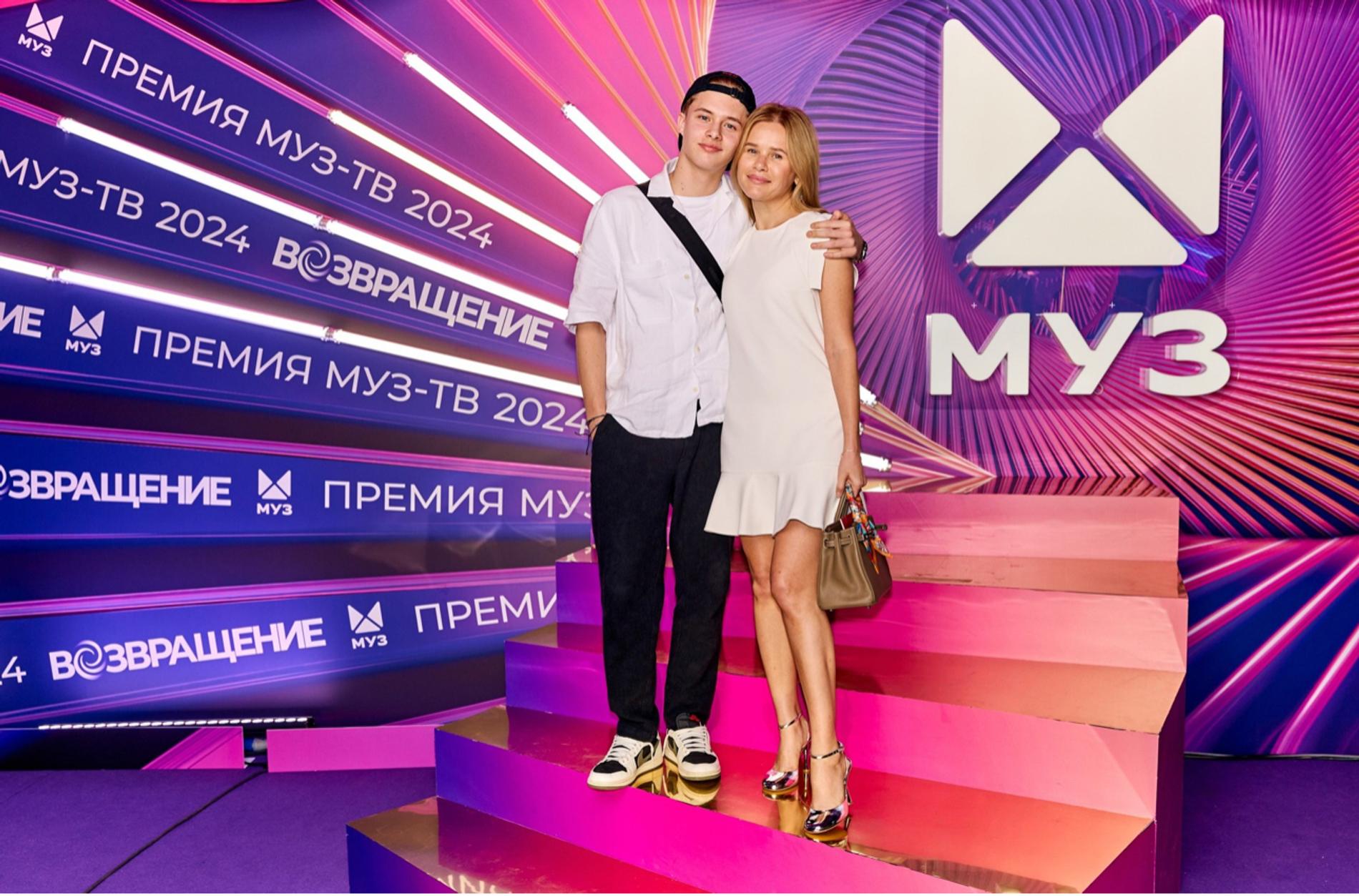 Леон Кемстач с мамой. Фото: пресс-служба телеканала