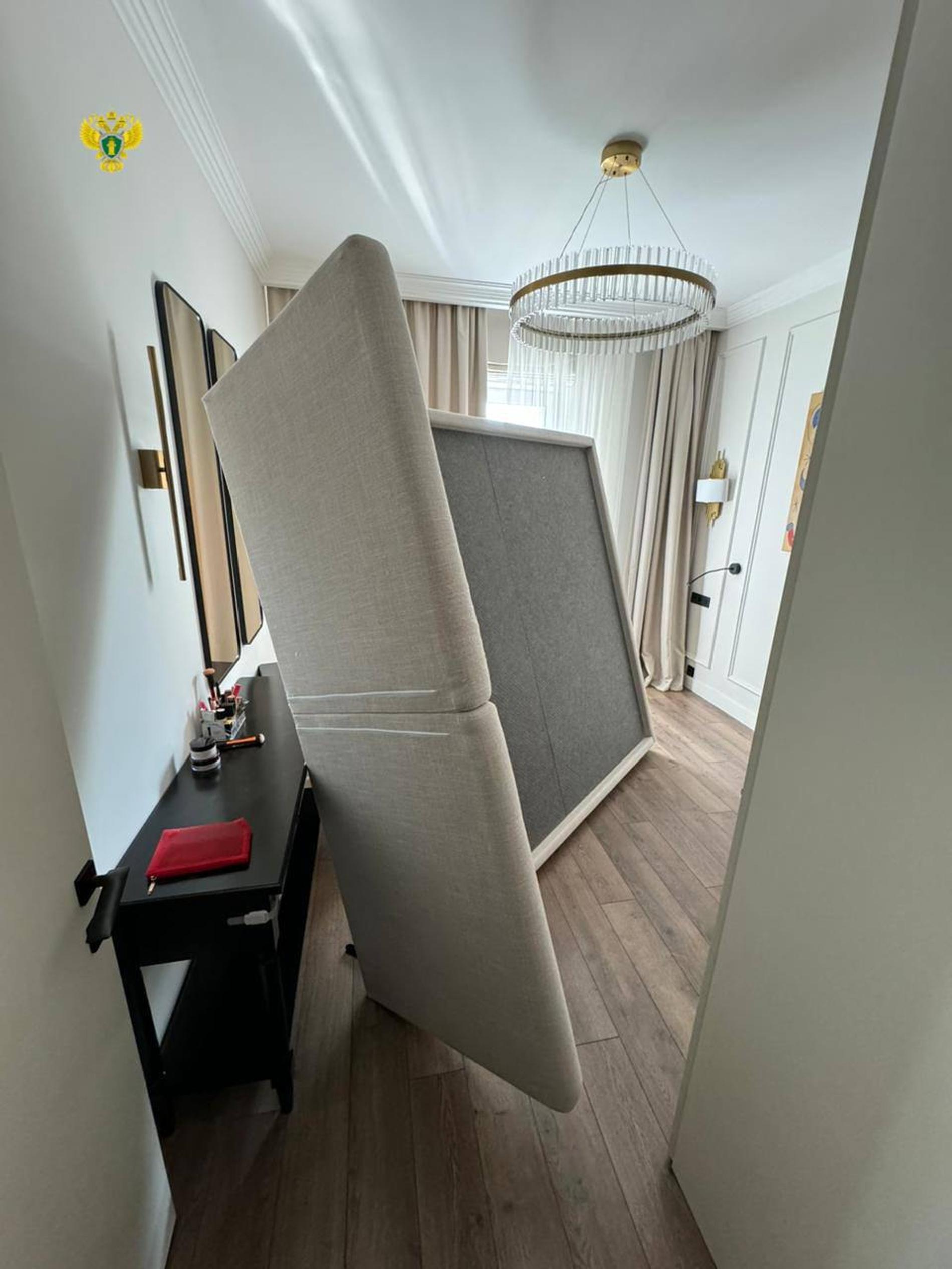 Обстановка в квартире. Фото: телеграм-канал Shot