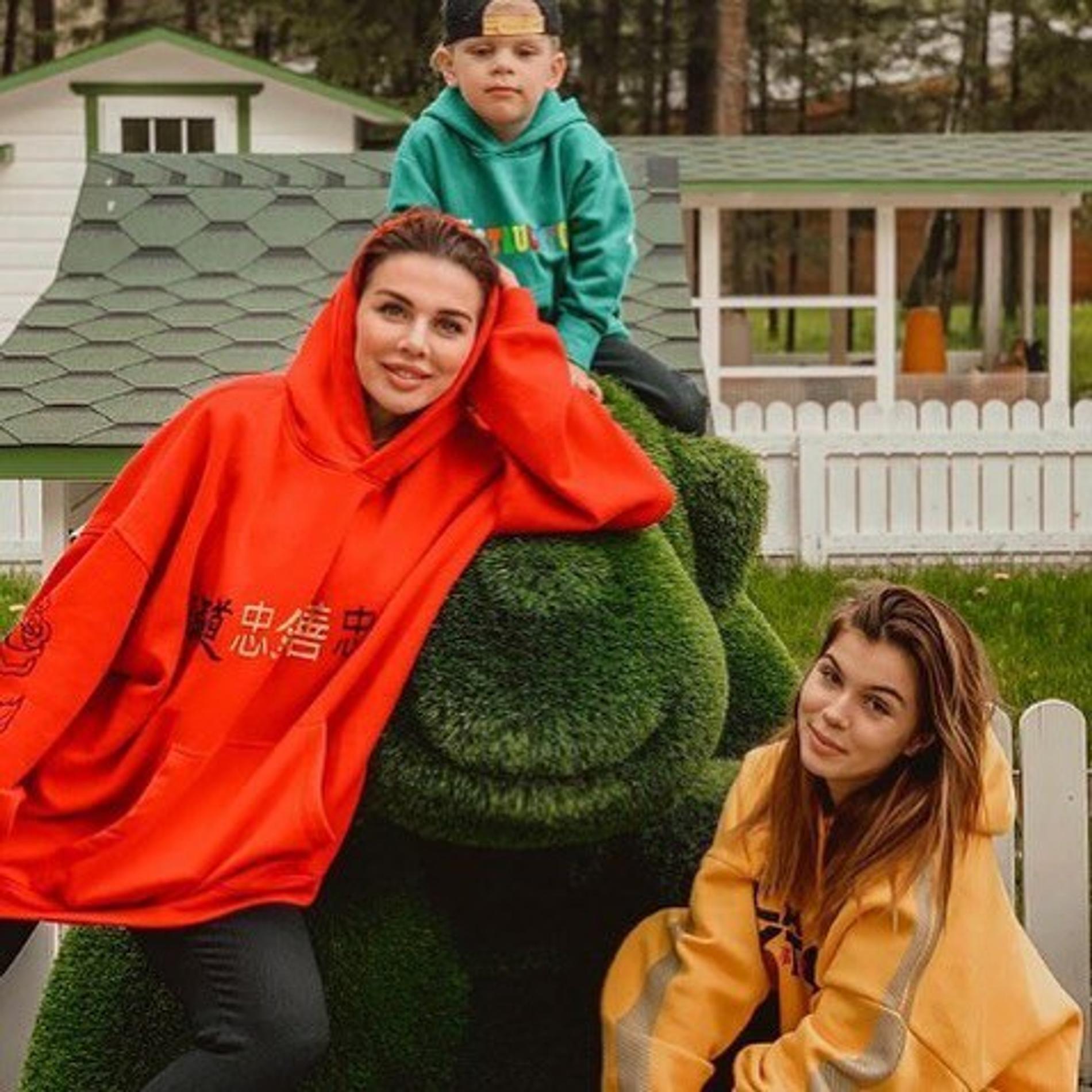 Анна Седокова с дочерью Алиной. Фото: Инстаграм* @annasedokova