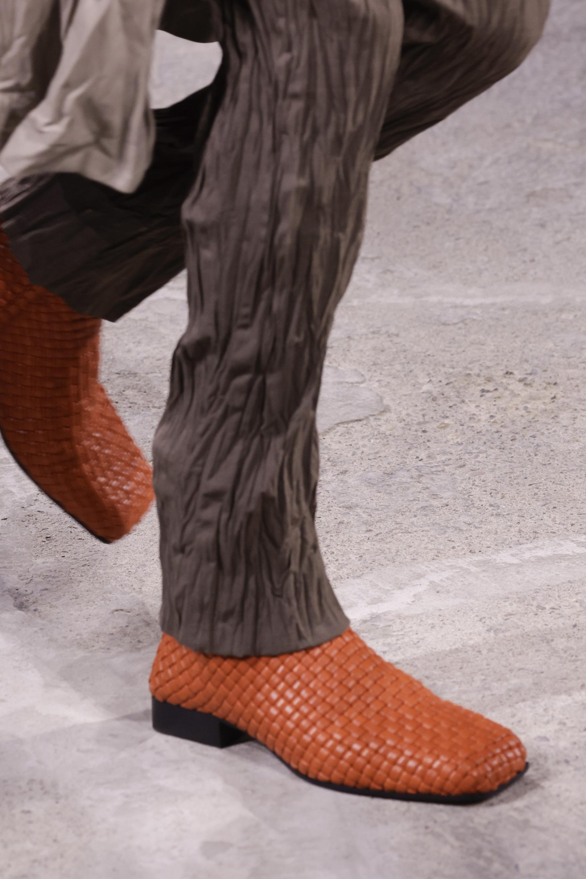 Квадратный мыс. Bottega Veneta. Тренды обуви на весну-2025. Фото: Victor VIRGILE / Gamma-Rapho / Getty Images