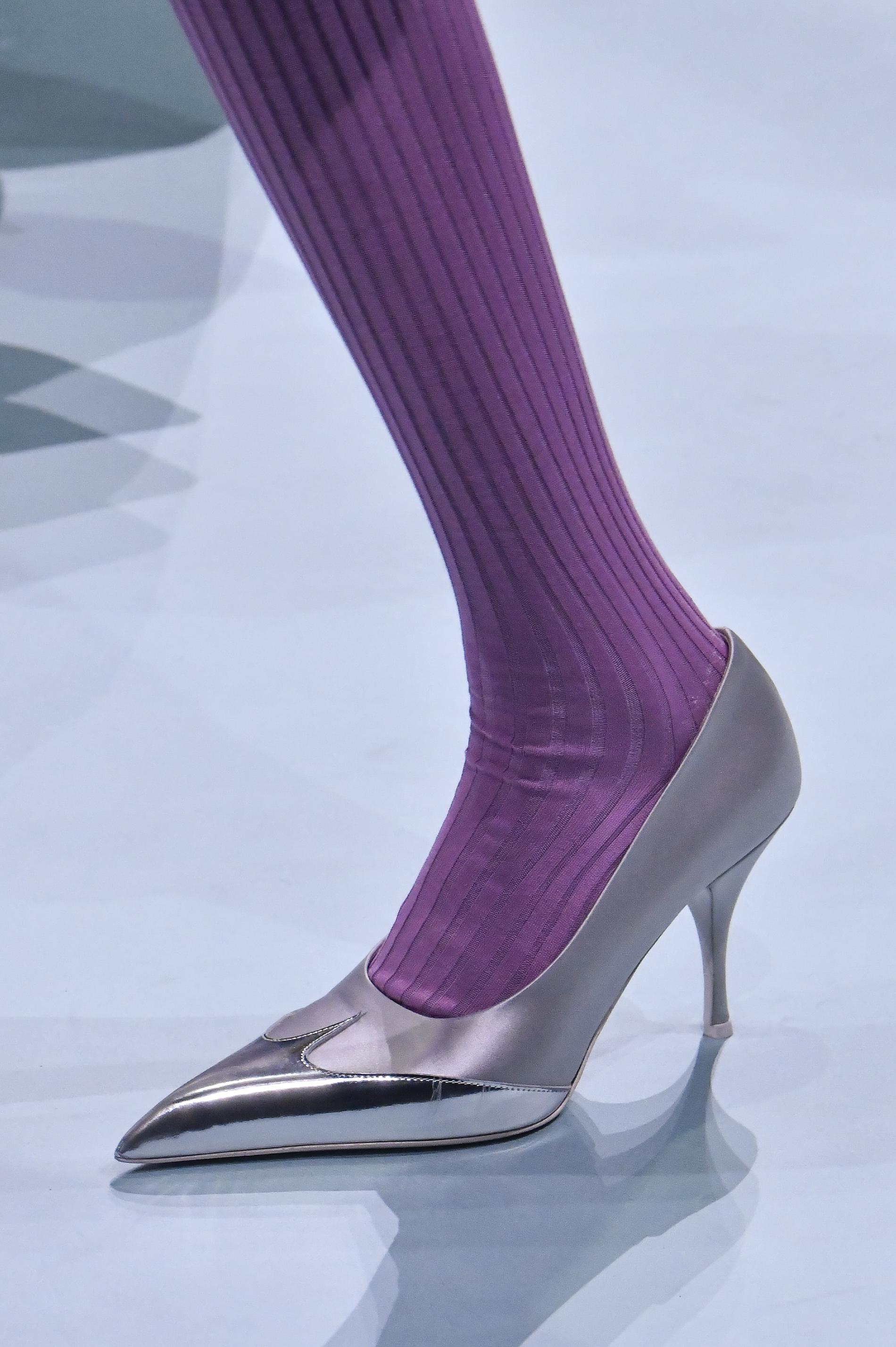 Лоферы. Prada. Тренды обуви на весну-2025. Фото: Victor VIRGILE / Gamma-Rapho / Getty Images