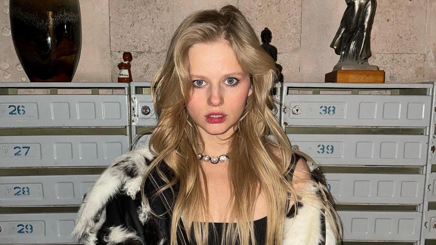 Men uyga kelib, onamning dostlarini kordim Sartaroshxonada onanizm bilan ushlangan