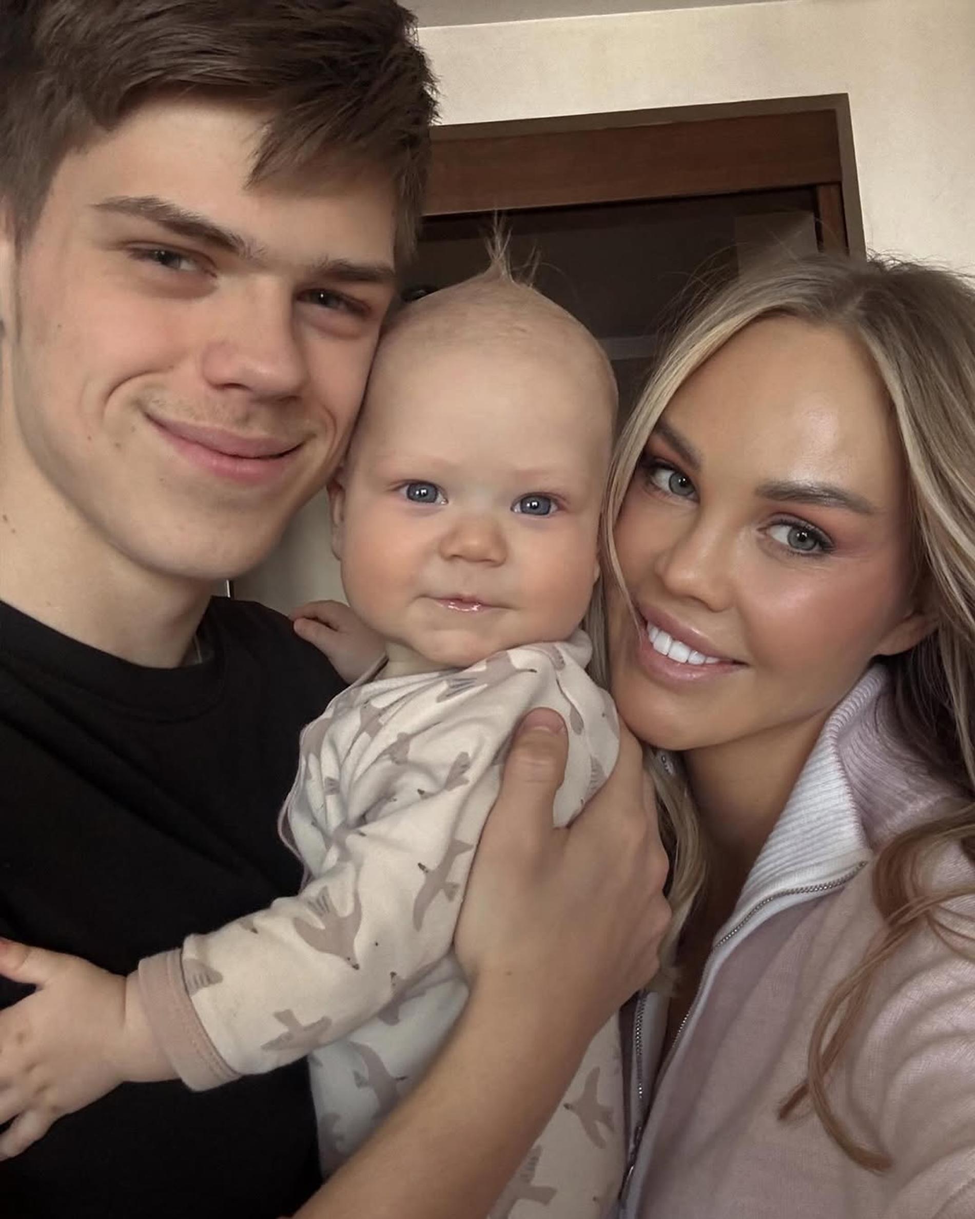 Мария Погребняк с сыновьями Артёмом и Вовой. Фото: Инстаграм (запрещён в РФ) @mariapoga_