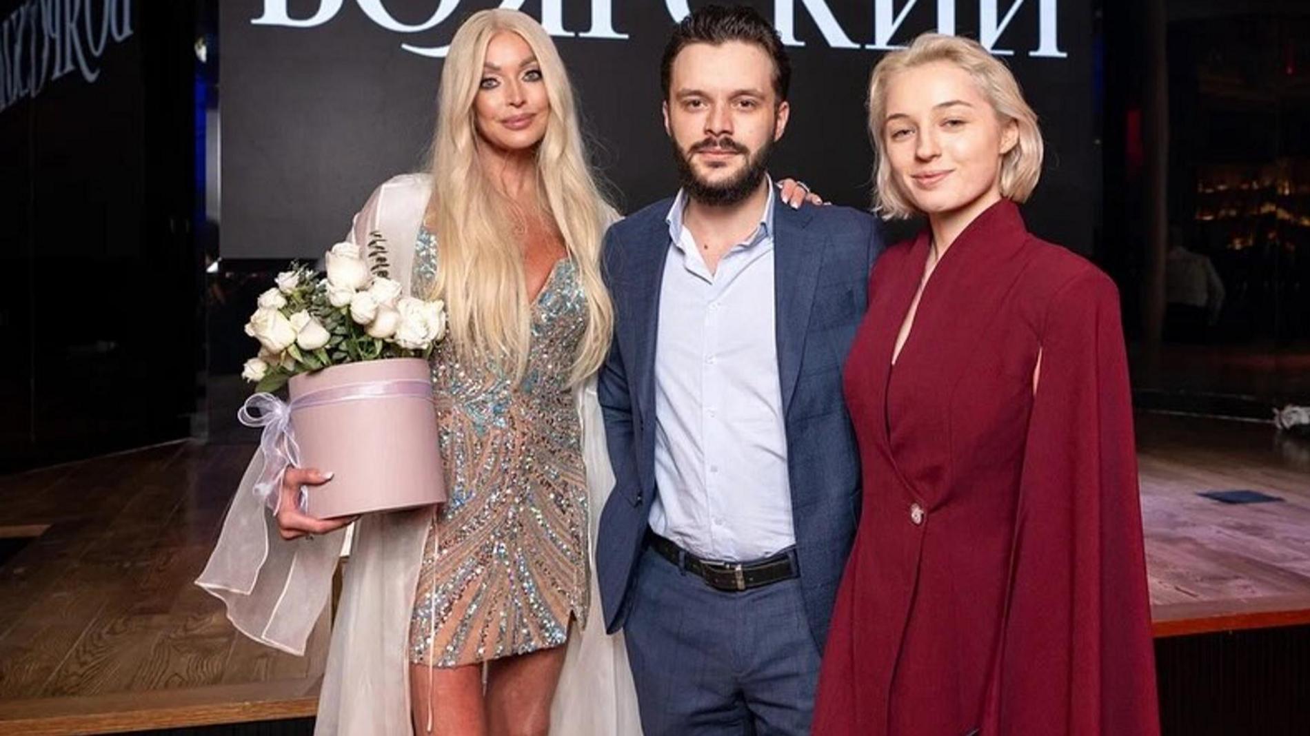 Орыс порно фильмінің түсірілімінен кадрлар Гипнозға ұшыраған әйелмен порно видео