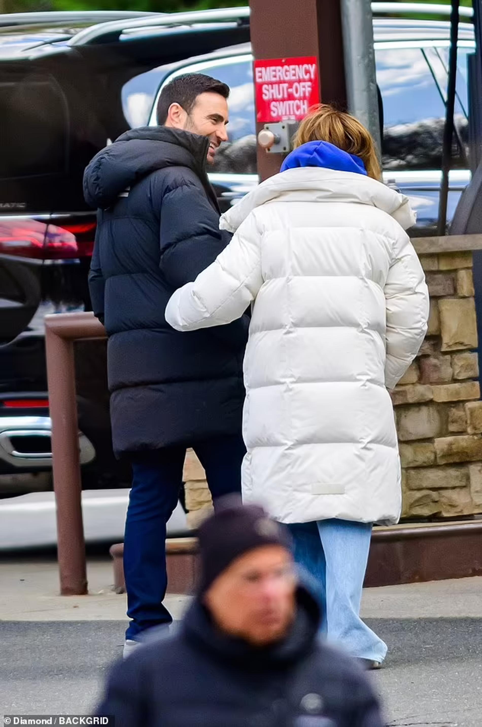 Дженнифер Лопес и Бретт Голдстин на съёмках фильма «Служебный роман»Фото: Backgrid